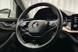 valkoinen Skoda Kamiq 2023 kuva 17.