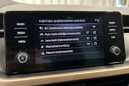 valkoinen Skoda Kamiq 2023 kuva 23.