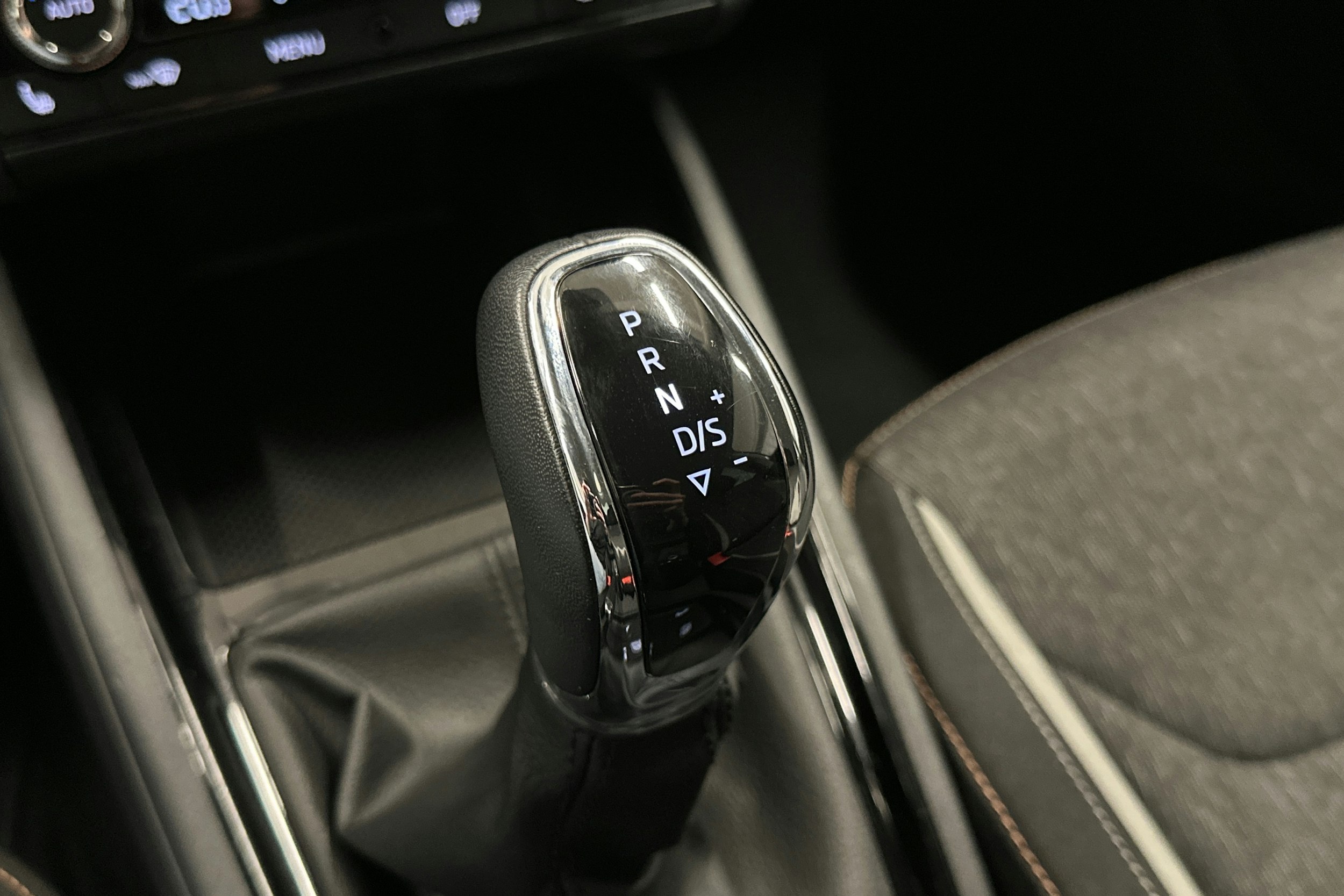 valkoinen Skoda Kamiq 2023 kuva 26.