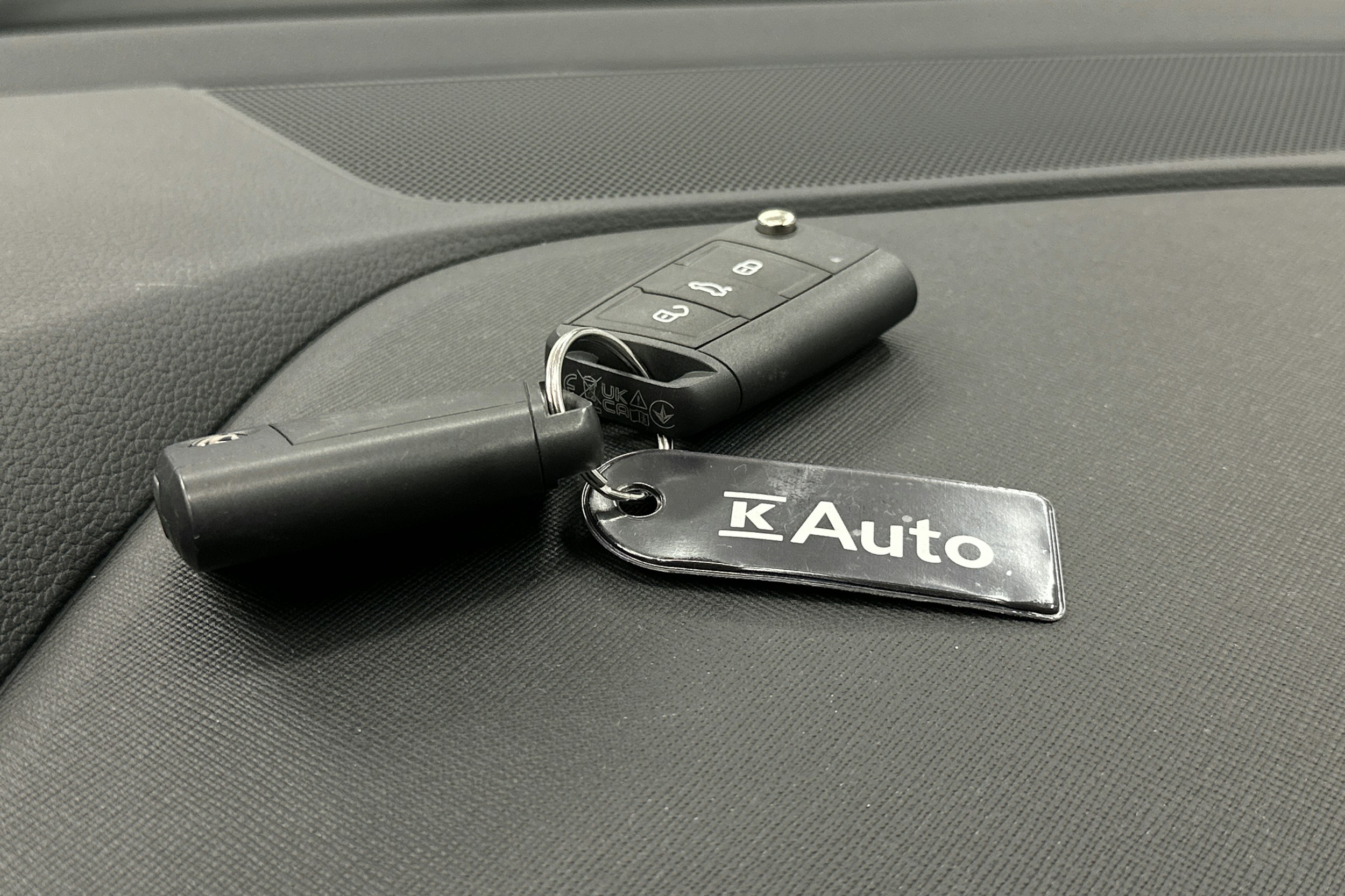 valkoinen Skoda Kamiq 2023 kuva 27.