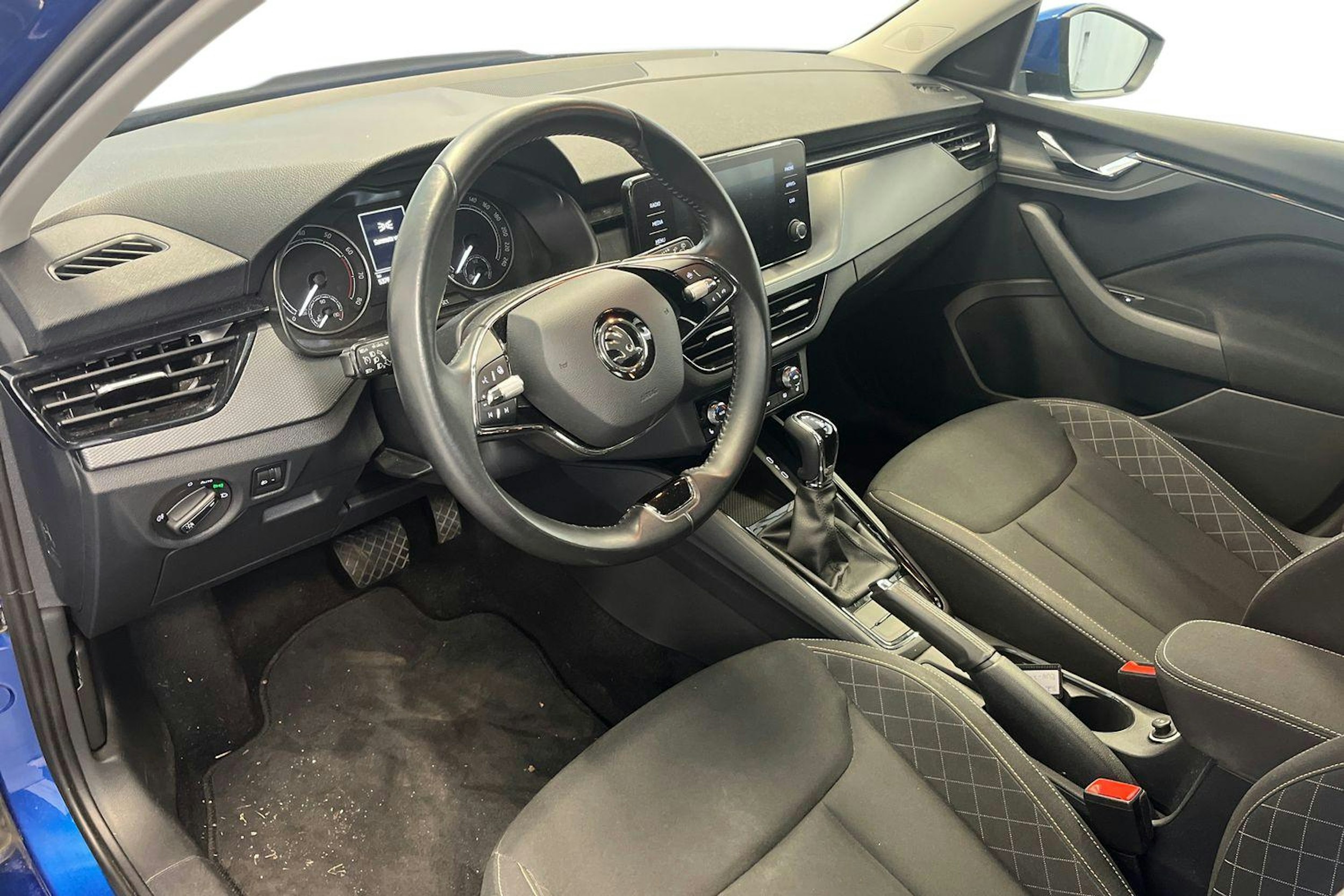sininen Skoda Kamiq 2023 kuva 3.