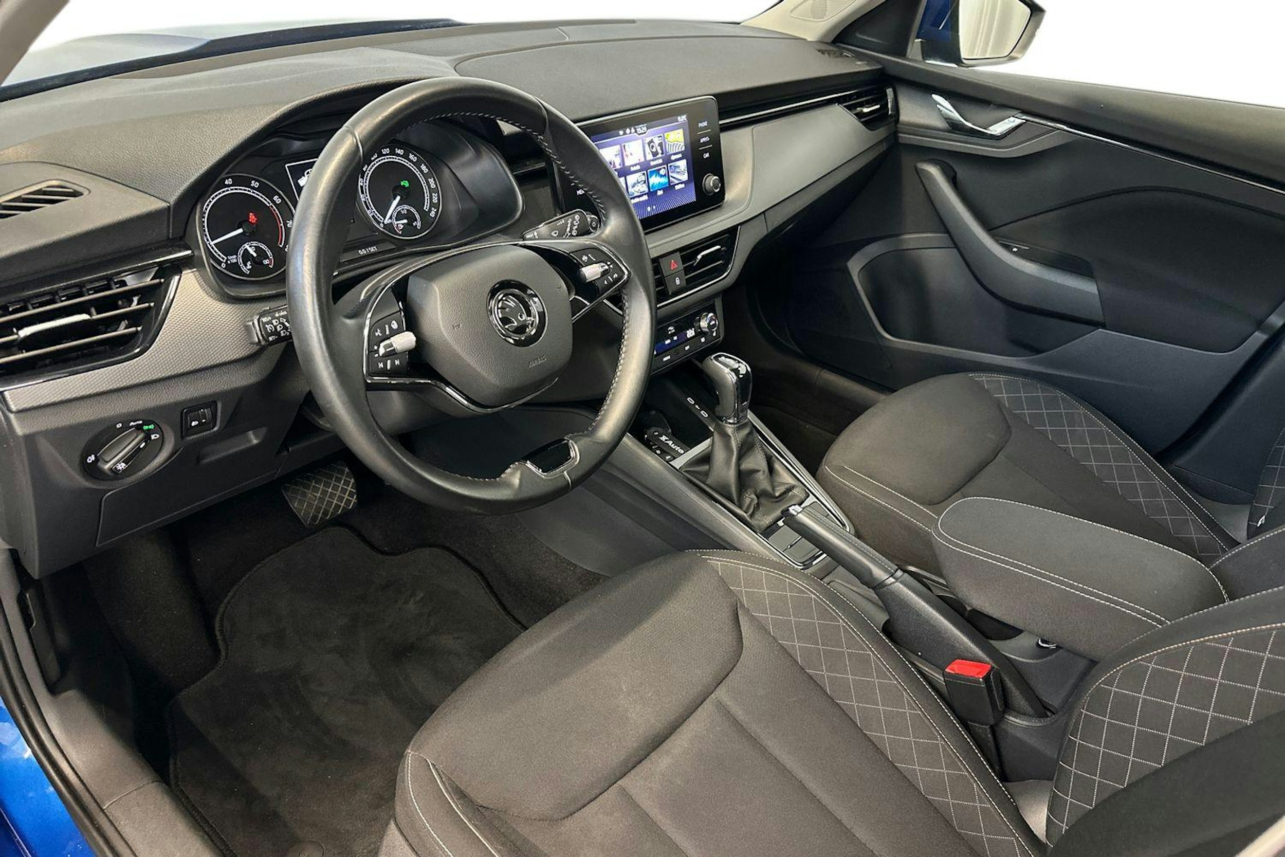 sininen Skoda Kamiq 2023 kuva 7.
