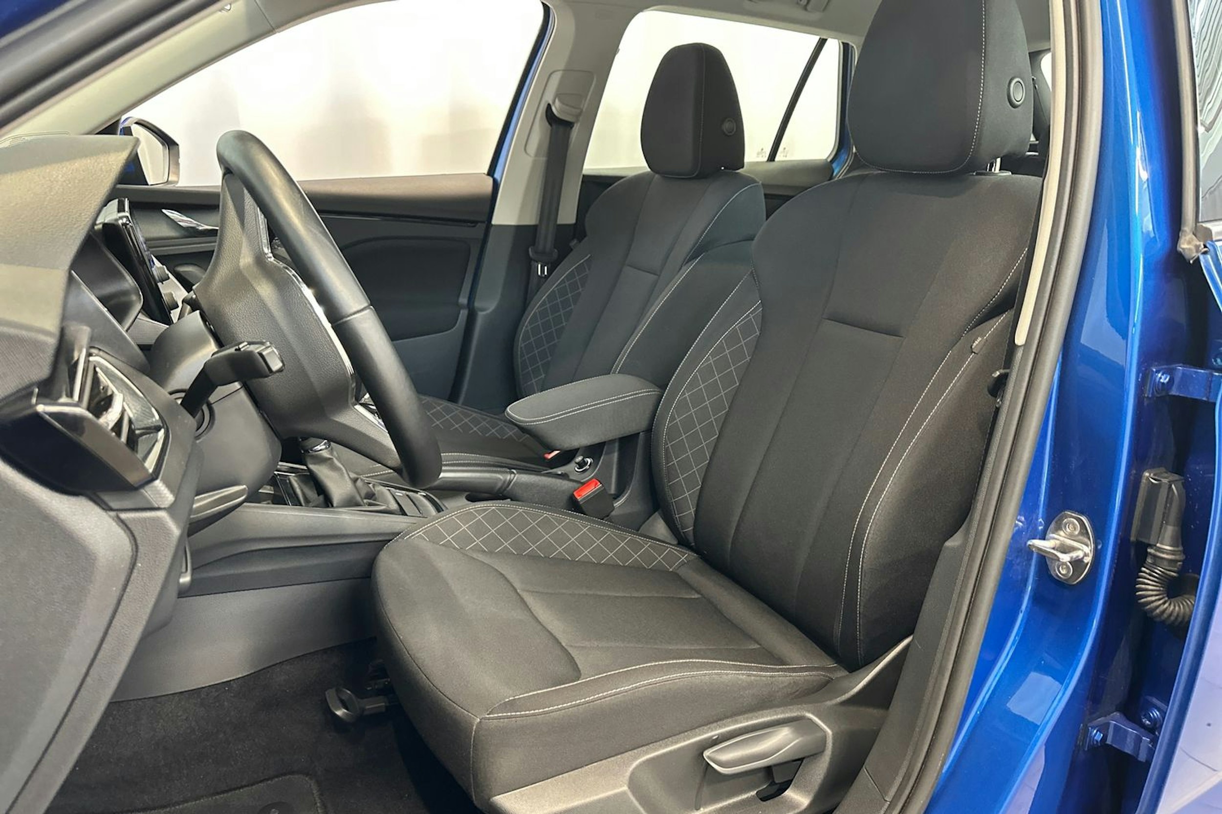 sininen Skoda Kamiq 2023 kuva 14.