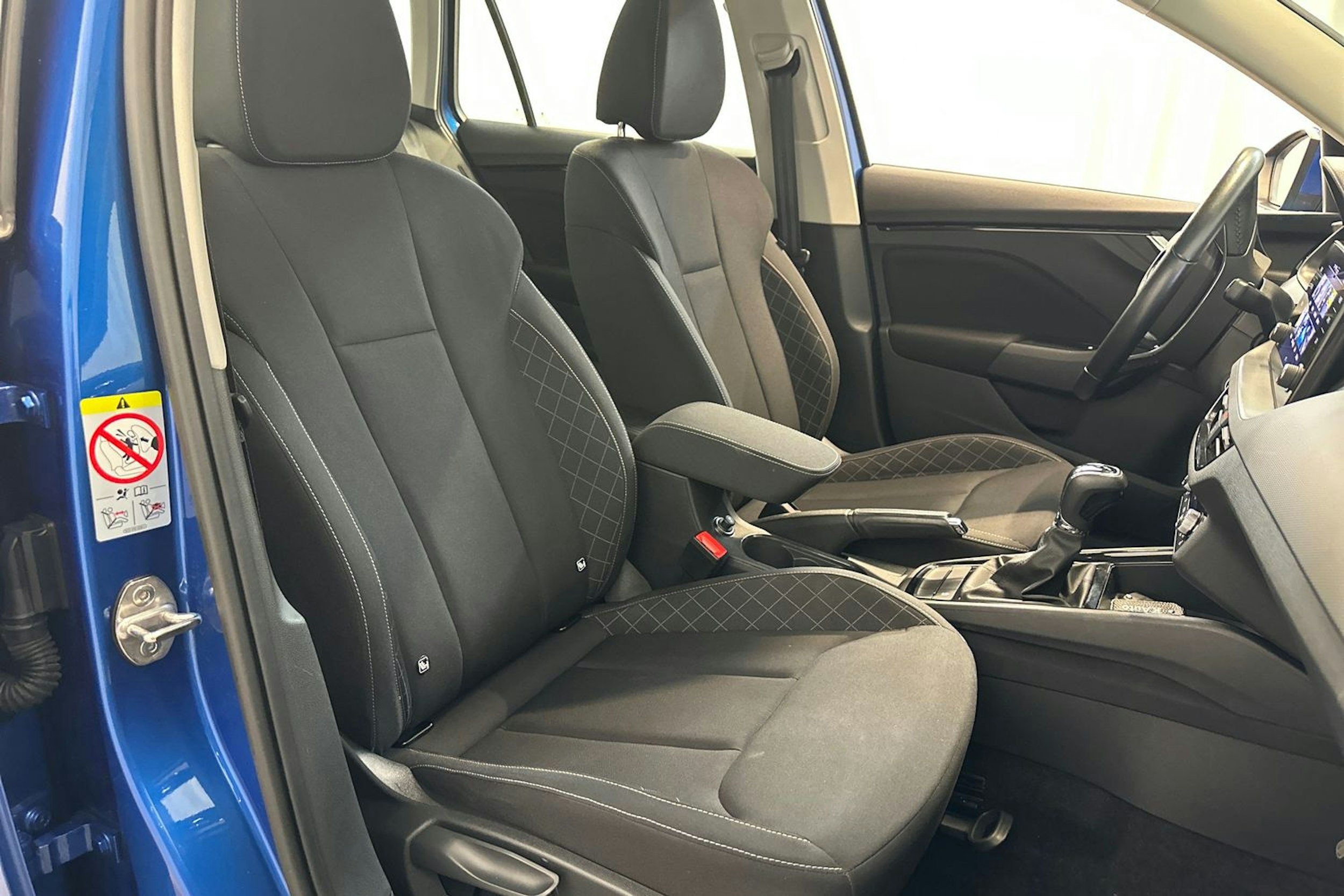 sininen Skoda Kamiq 2023 kuva 16.