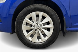 sininen Skoda Kamiq 2023 kuva 11.