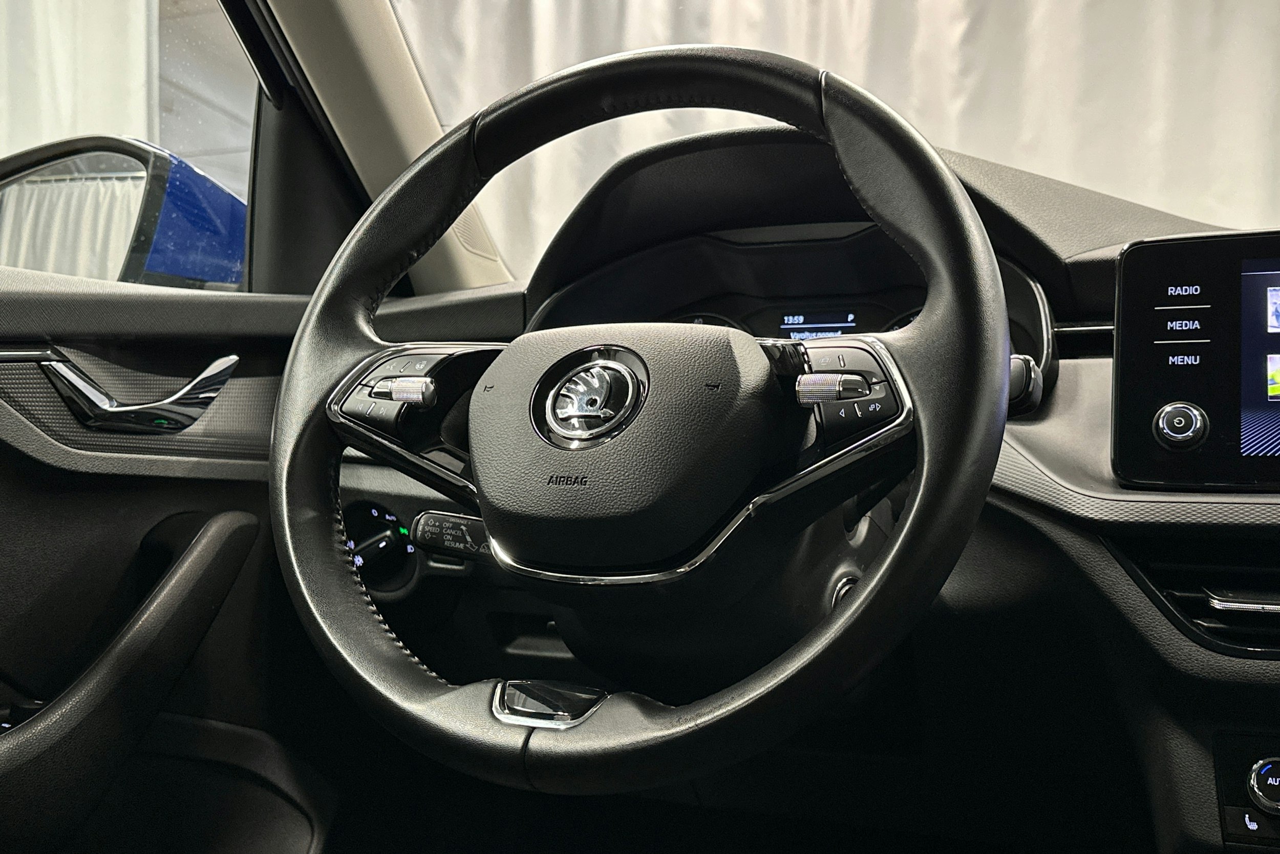 sininen Skoda Kamiq 2023 kuva 16.