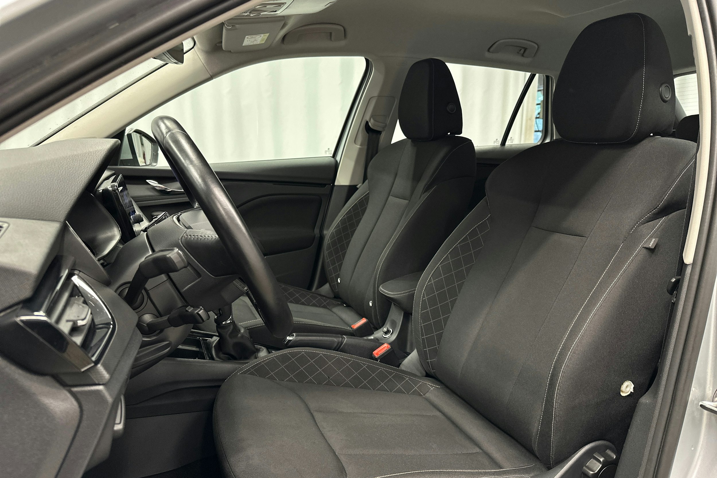 harmaa Skoda Kamiq 2023 kuva 15.