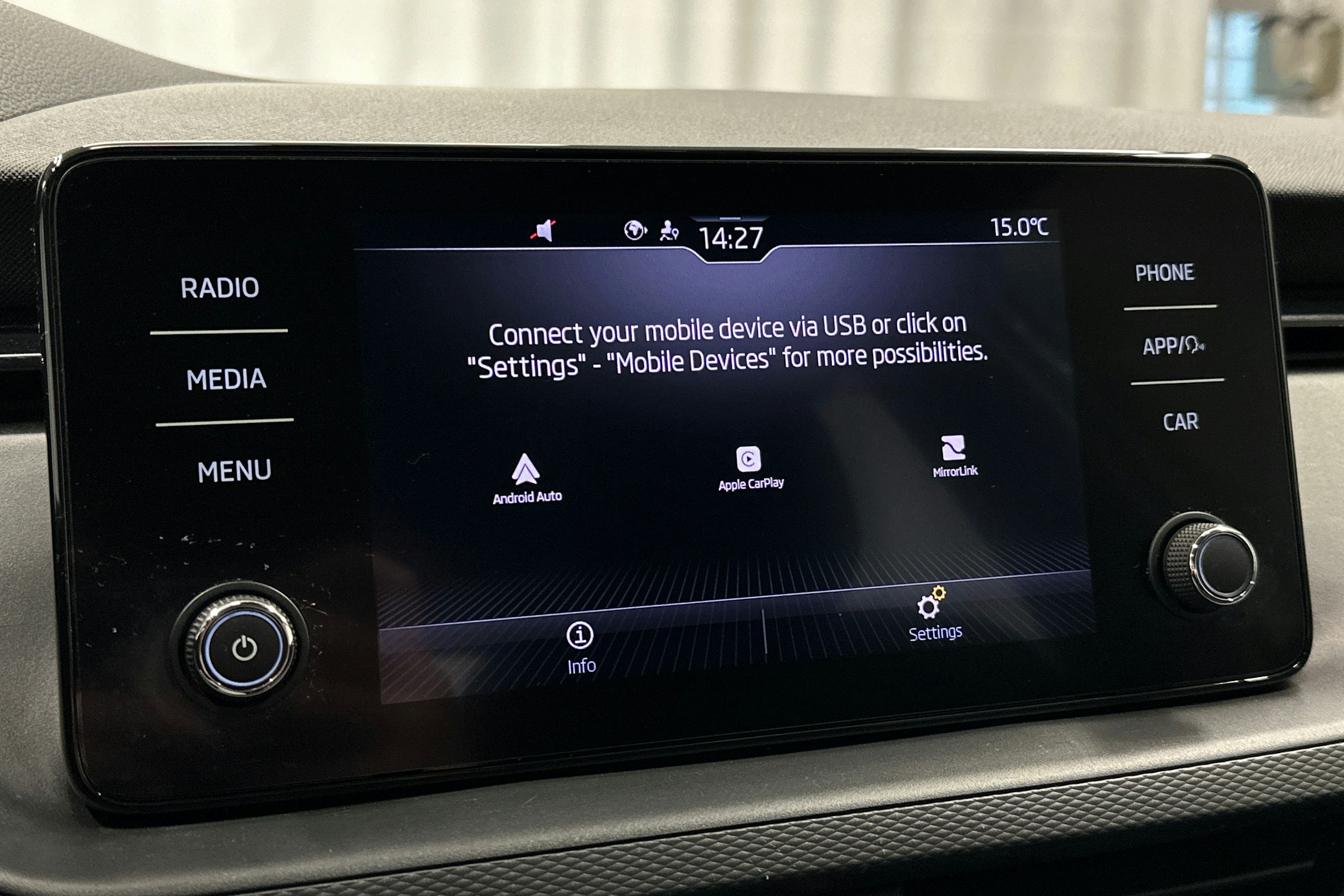 harmaa Skoda Kamiq 2023 kuva 20.