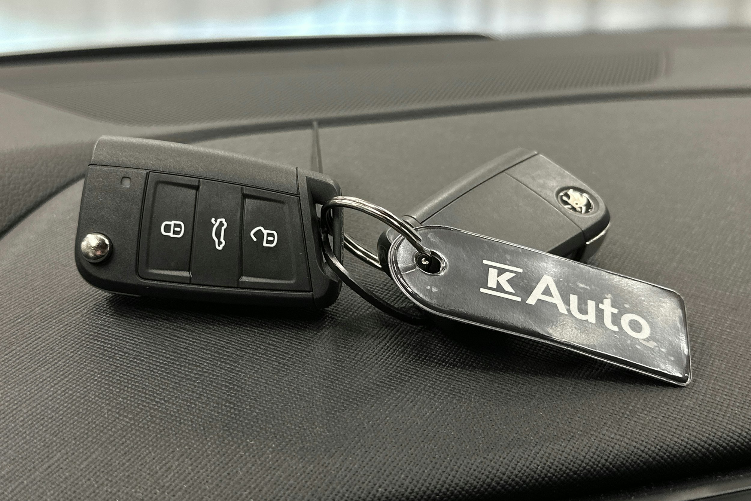 harmaa Skoda Kamiq 2023 kuva 25.
