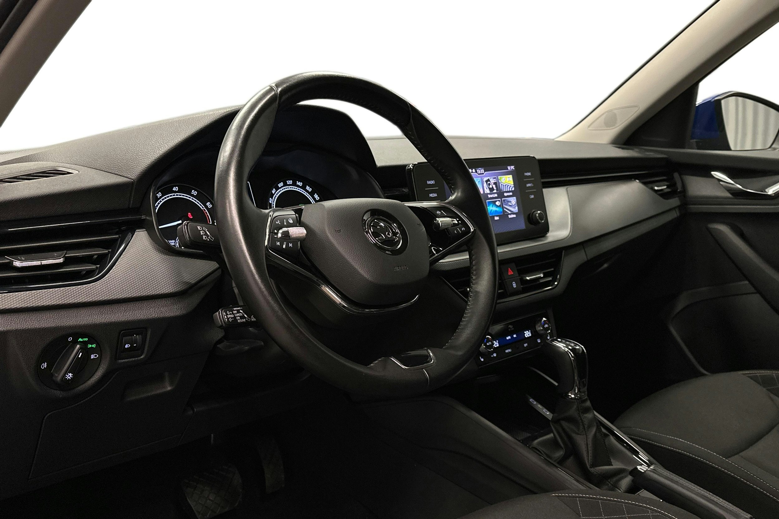 sininen Skoda Kamiq 2023 kuva 7.