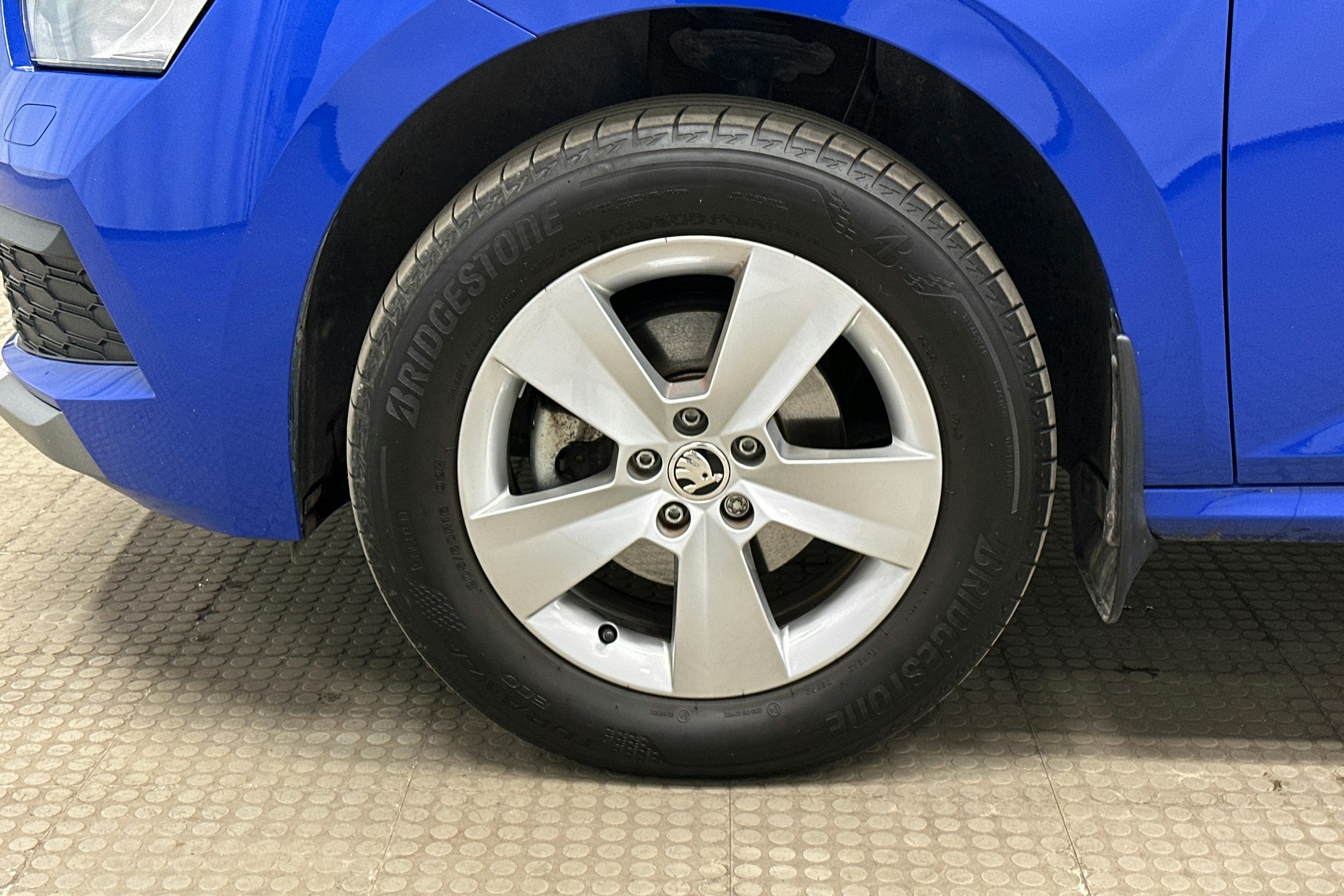 sininen Skoda Kamiq 2023 kuva 11.