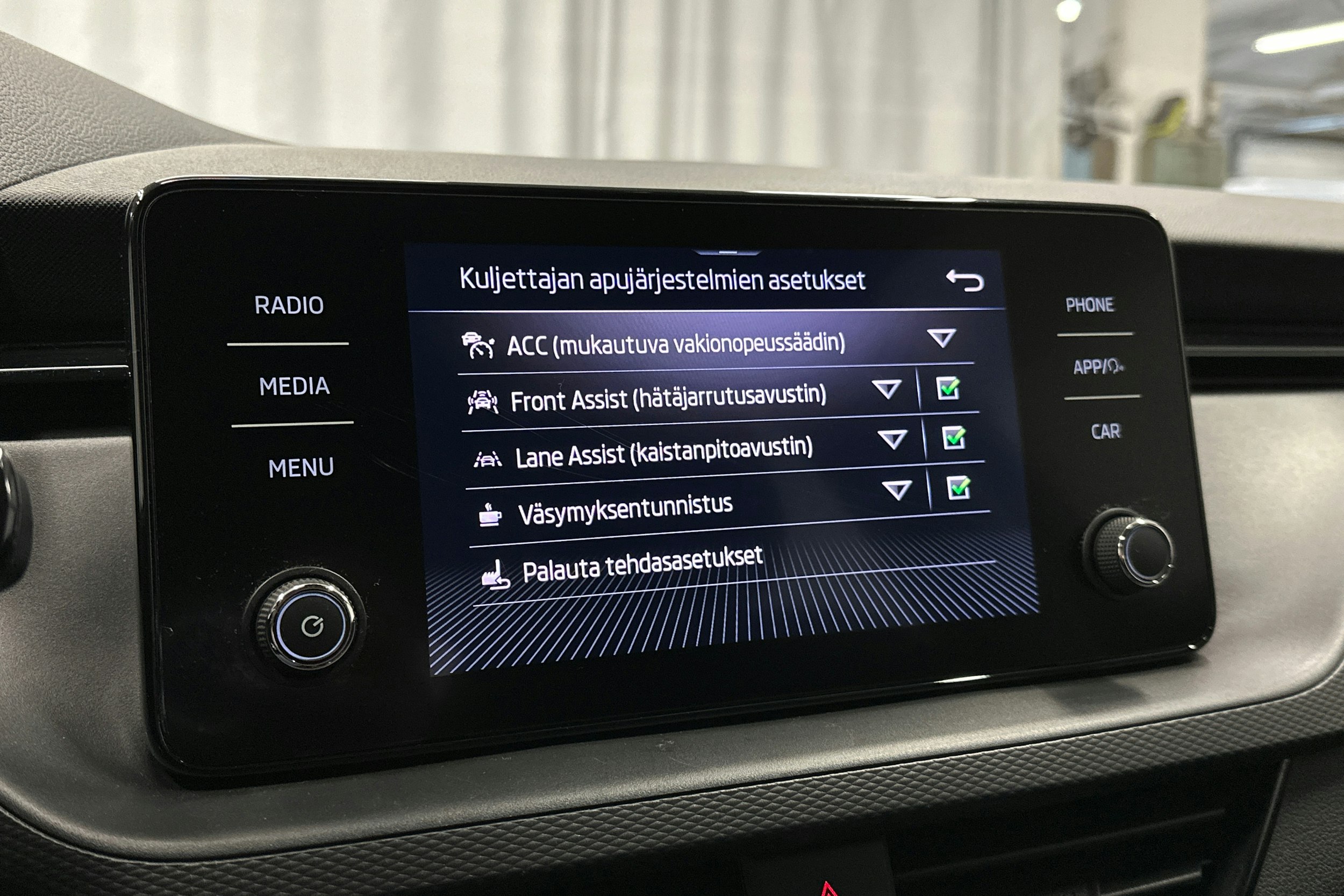 sininen Skoda Kamiq 2023 kuva 22.