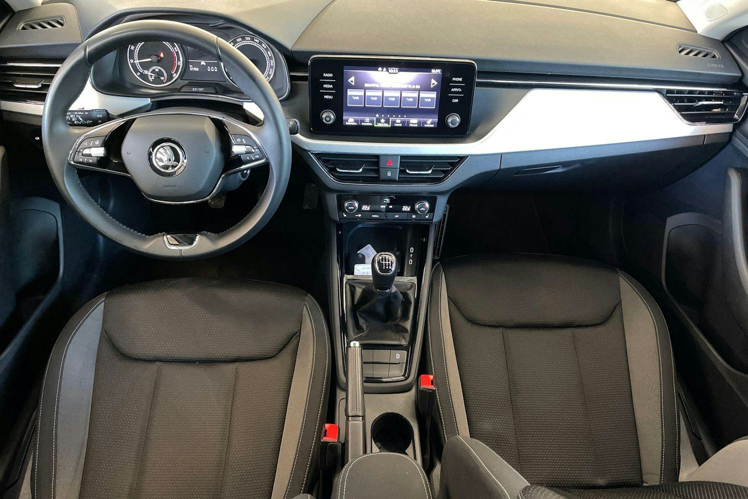 harmaa Skoda Kamiq 2023 kuva 7.