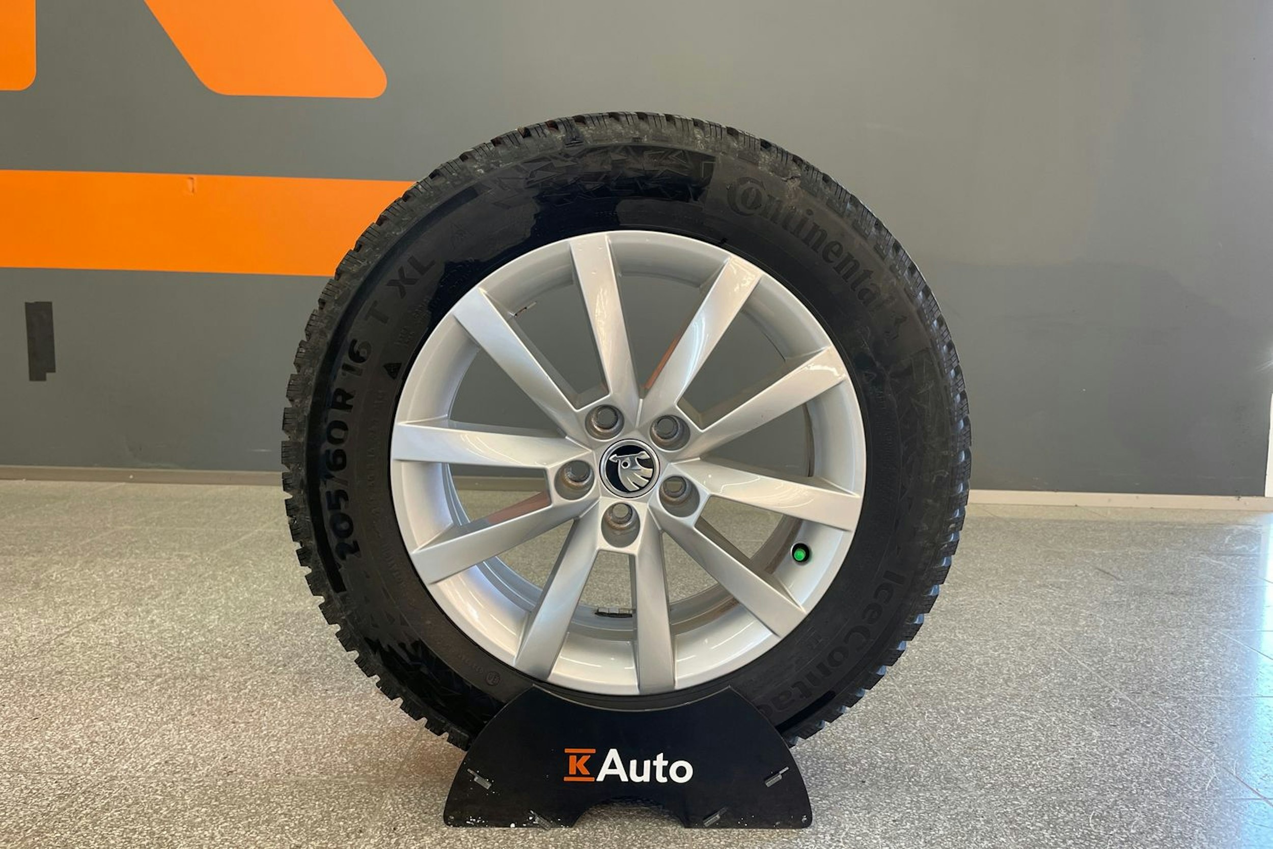 harmaa Skoda Kamiq 2023 kuva 10.