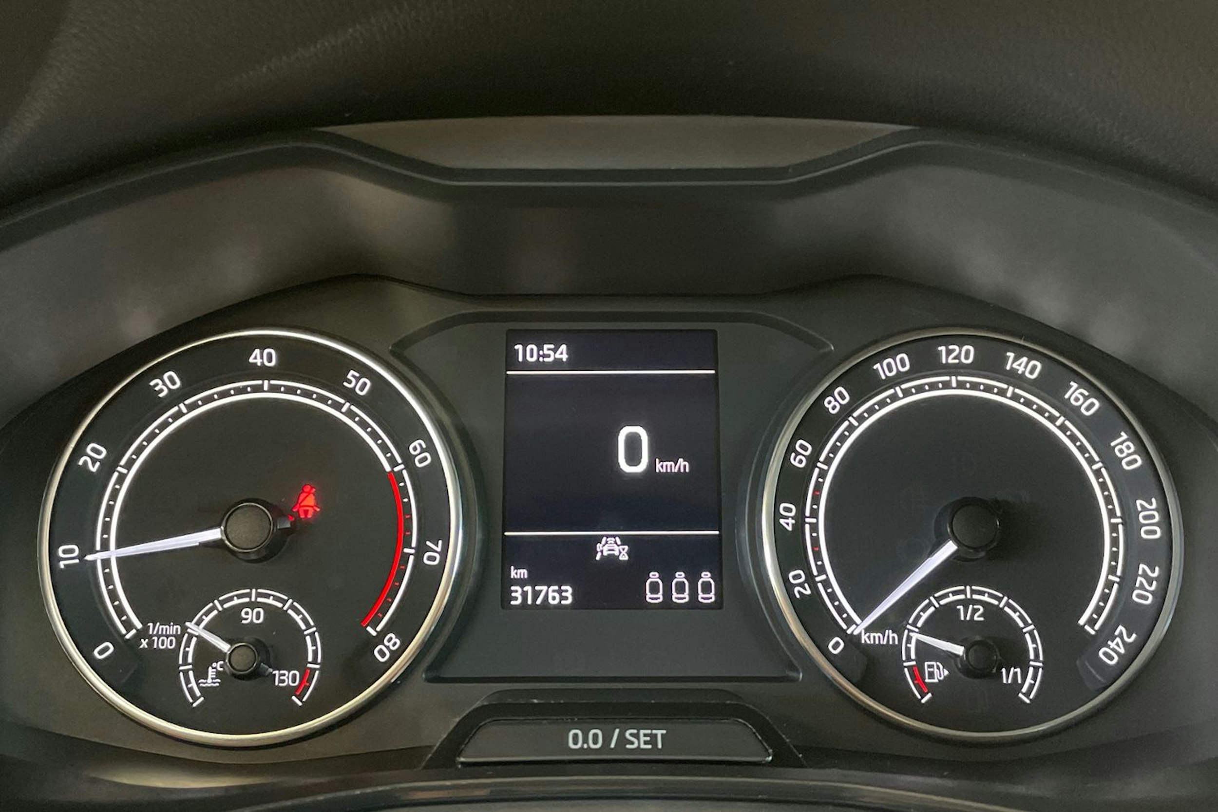 harmaa Skoda Kamiq 2023 kuva 13.