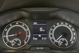 harmaa Skoda Kamiq 2023 kuva 13.