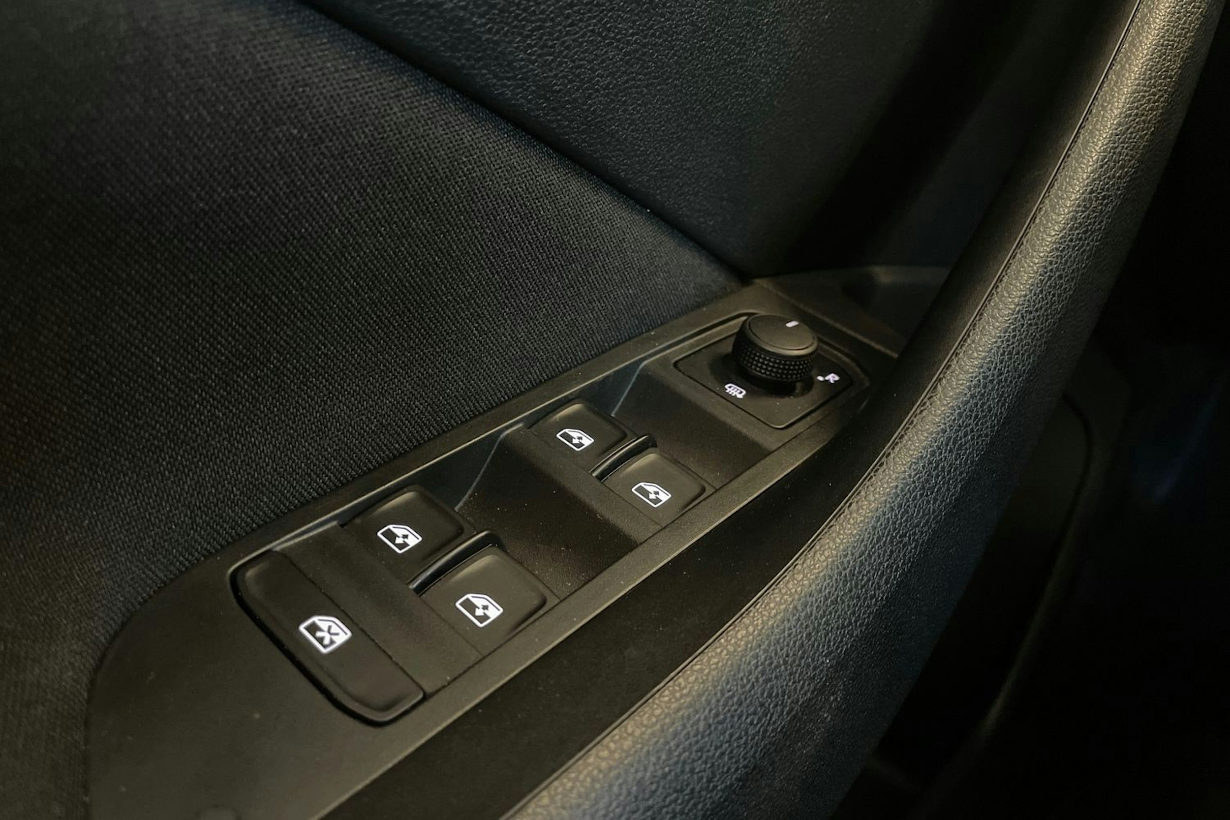 harmaa Skoda Kamiq 2023 kuva 18.