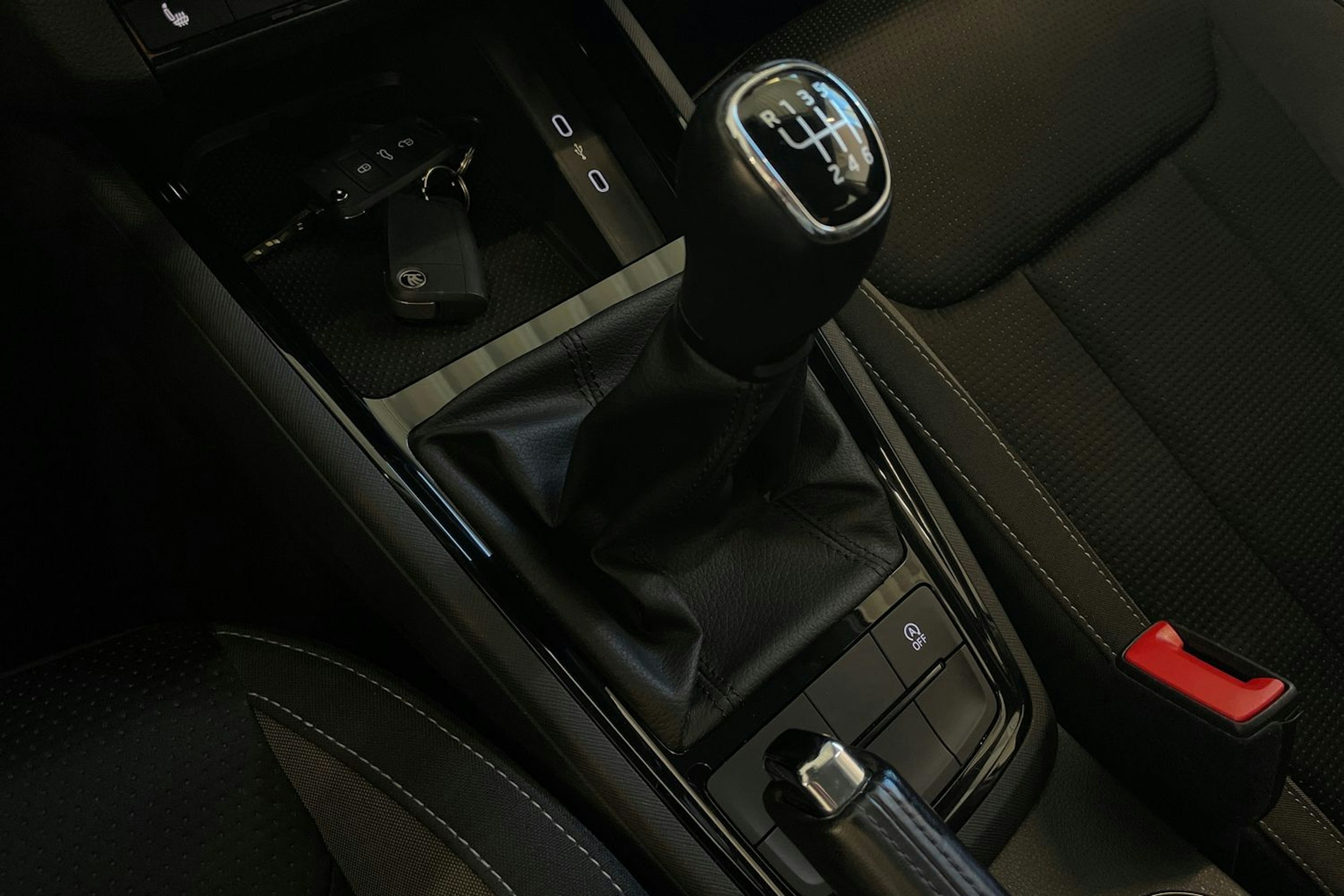 harmaa Skoda Kamiq 2023 kuva 20.