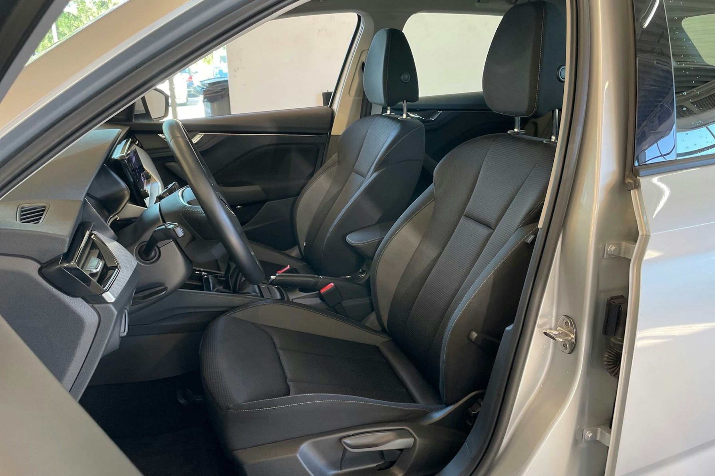 harmaa Skoda Kamiq 2023 kuva 26.