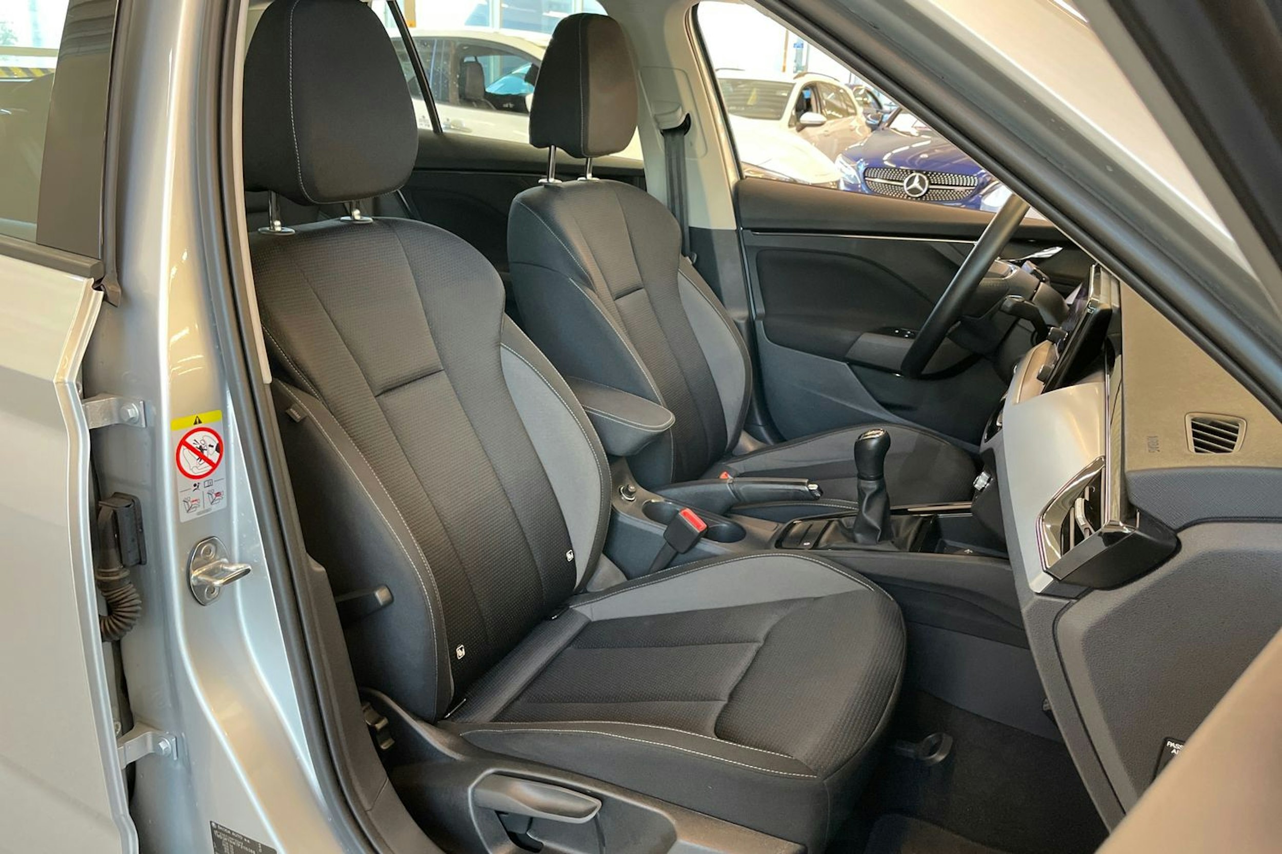 harmaa Skoda Kamiq 2023 kuva 27.