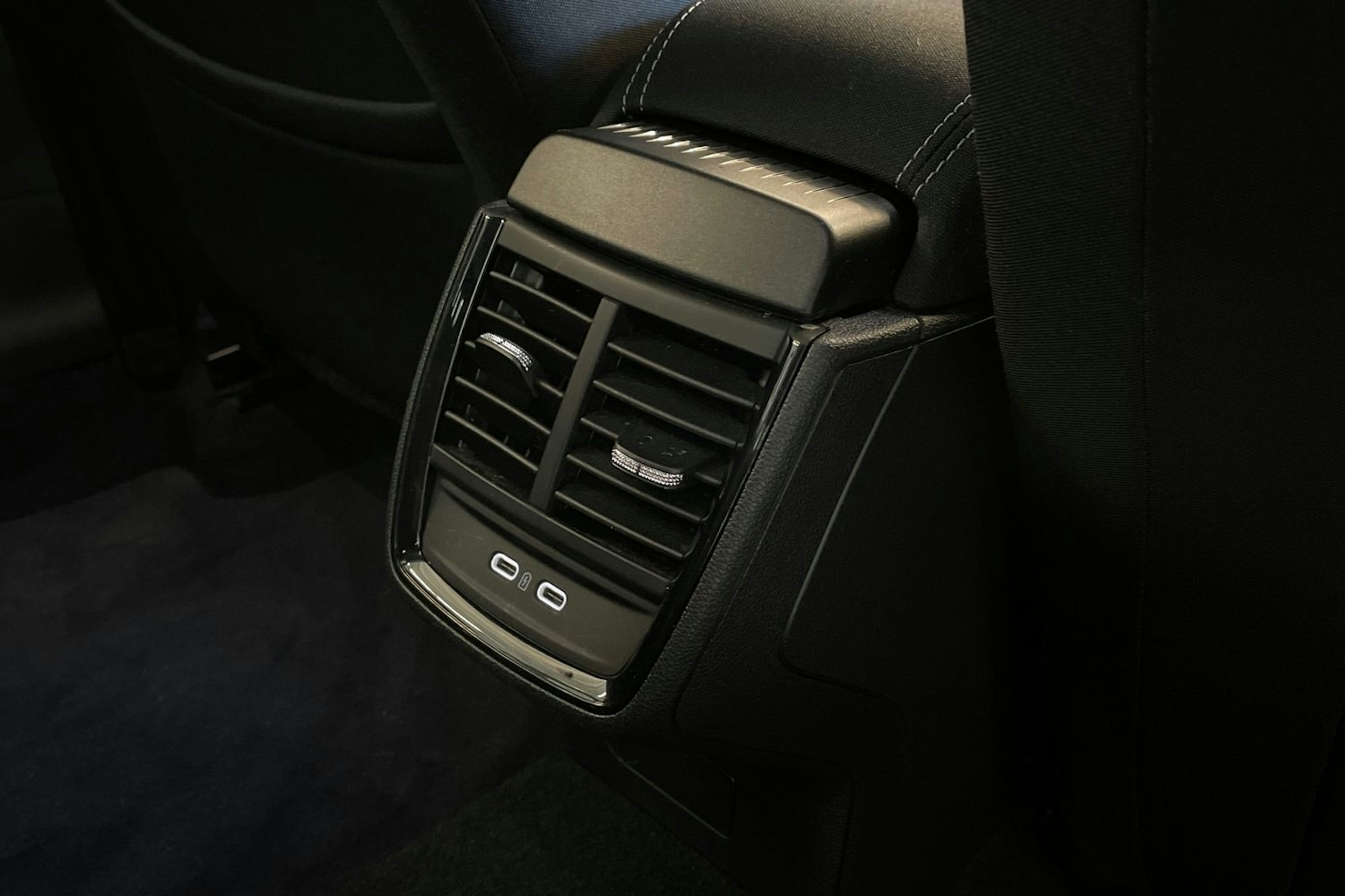 harmaa Skoda Kamiq 2023 kuva 29.
