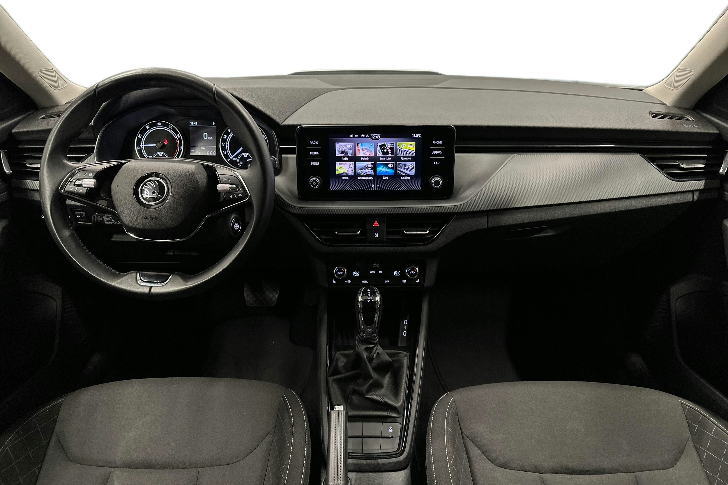 valkoinen Skoda Kamiq 2023 kuva 7.