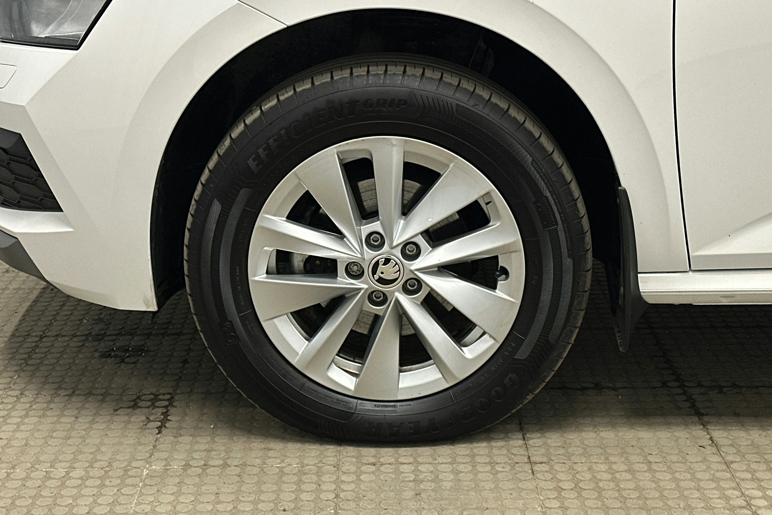 valkoinen Skoda Kamiq 2023 kuva 9.