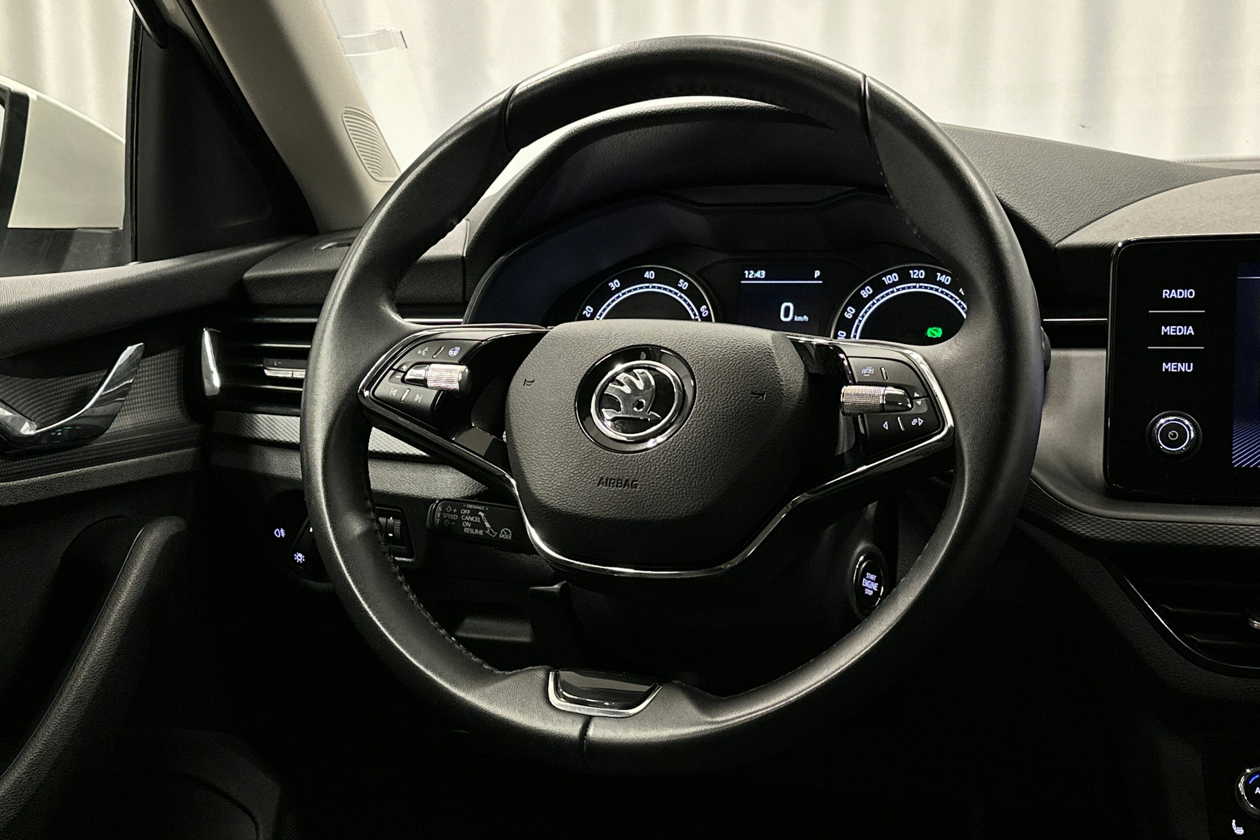 valkoinen Skoda Kamiq 2023 kuva 13.