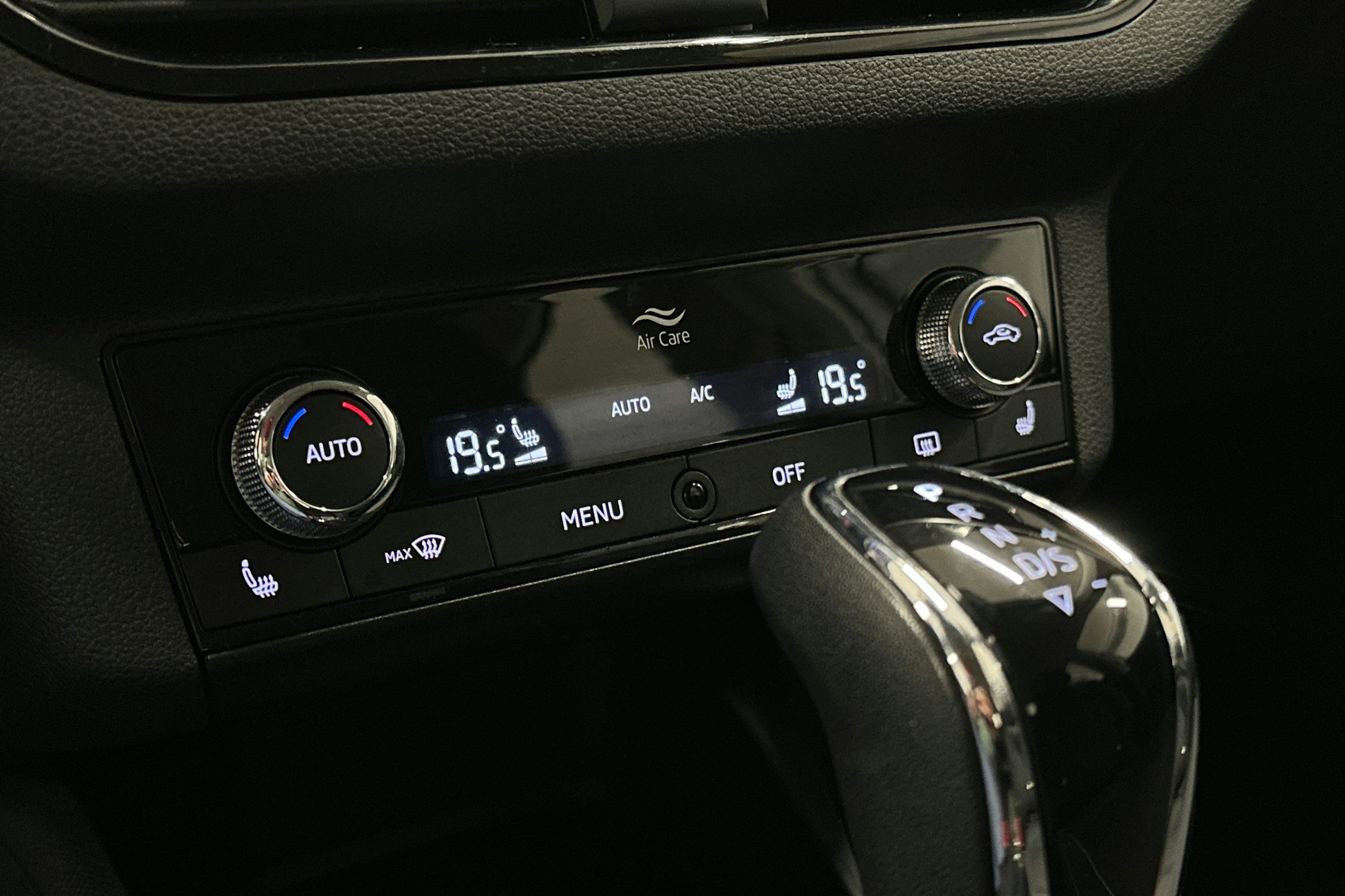 valkoinen Skoda Kamiq 2023 kuva 18.