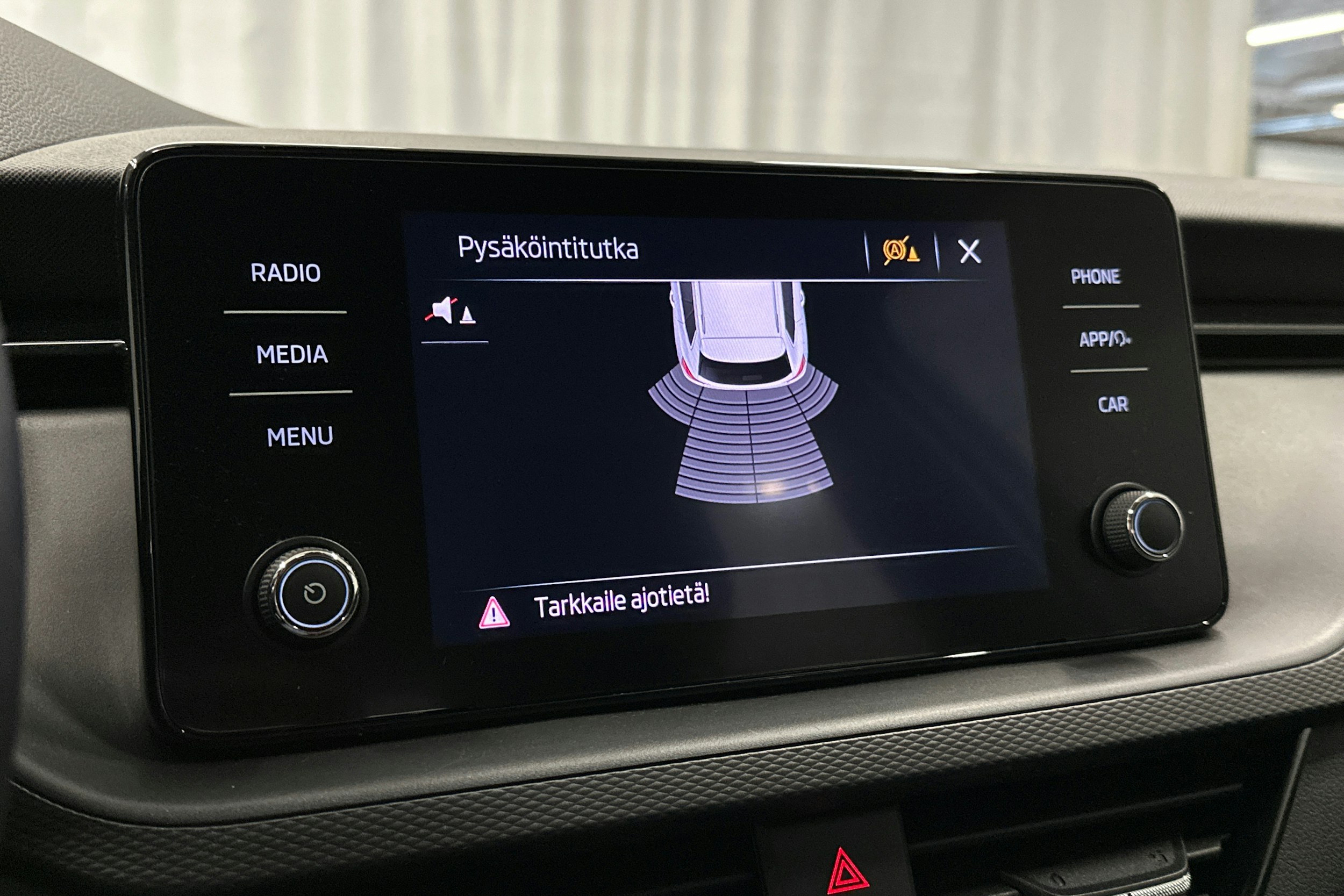 valkoinen Skoda Kamiq 2023 kuva 19.