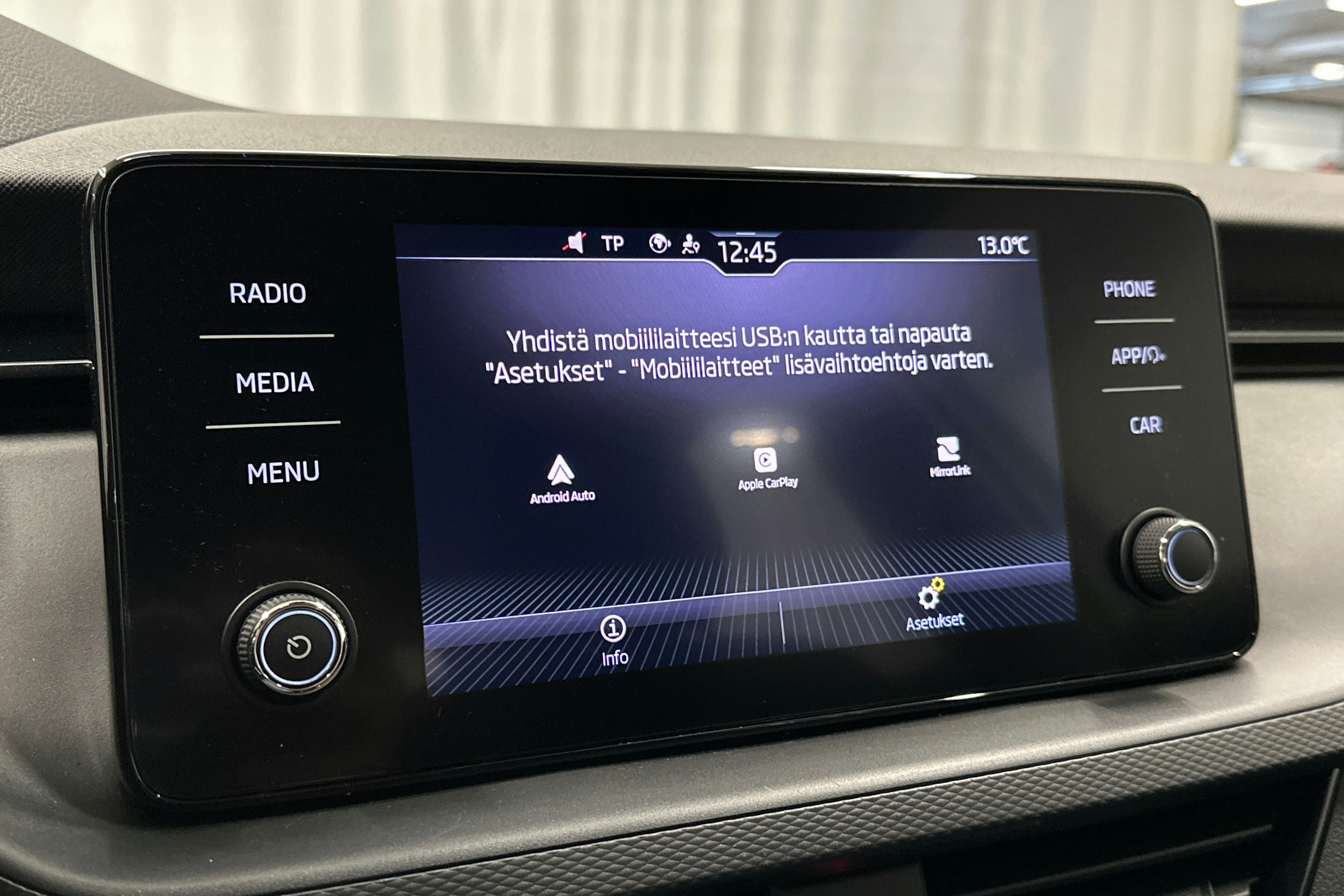 valkoinen Skoda Kamiq 2023 kuva 21.