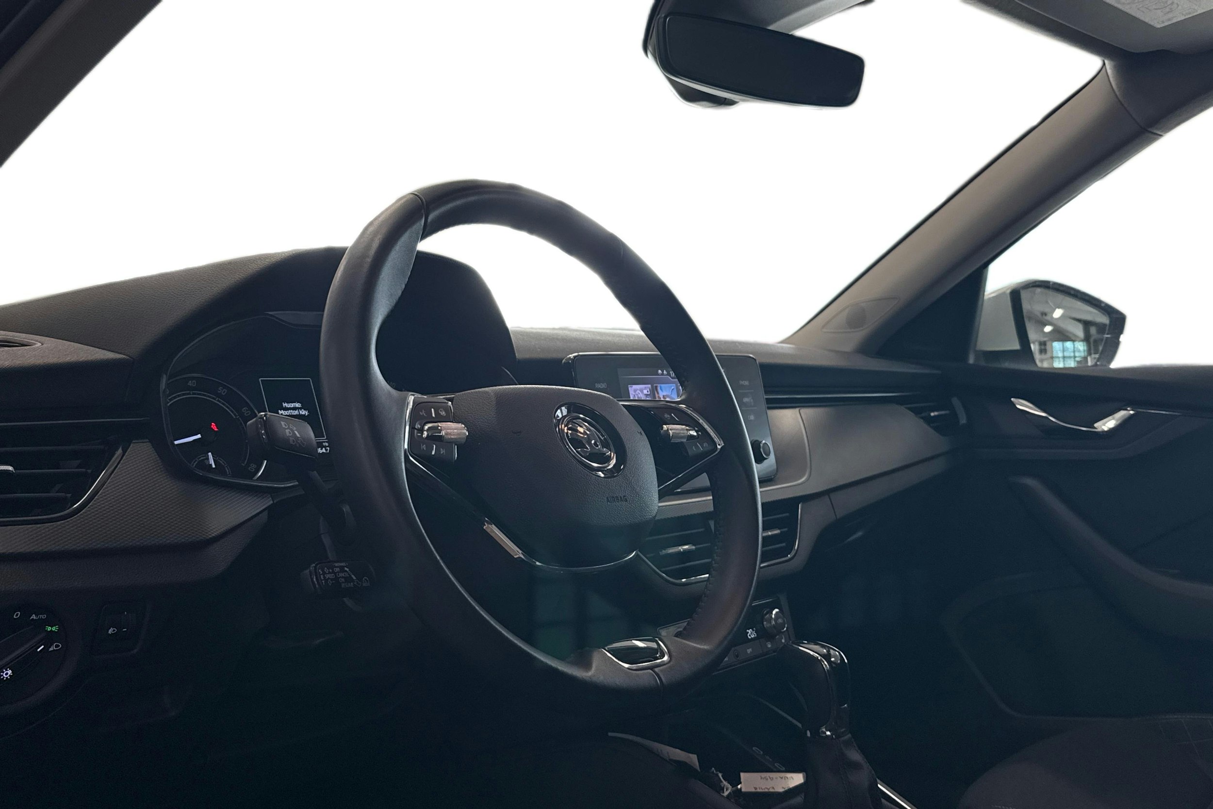 valkoinen Skoda Kamiq 2023 kuva 3.