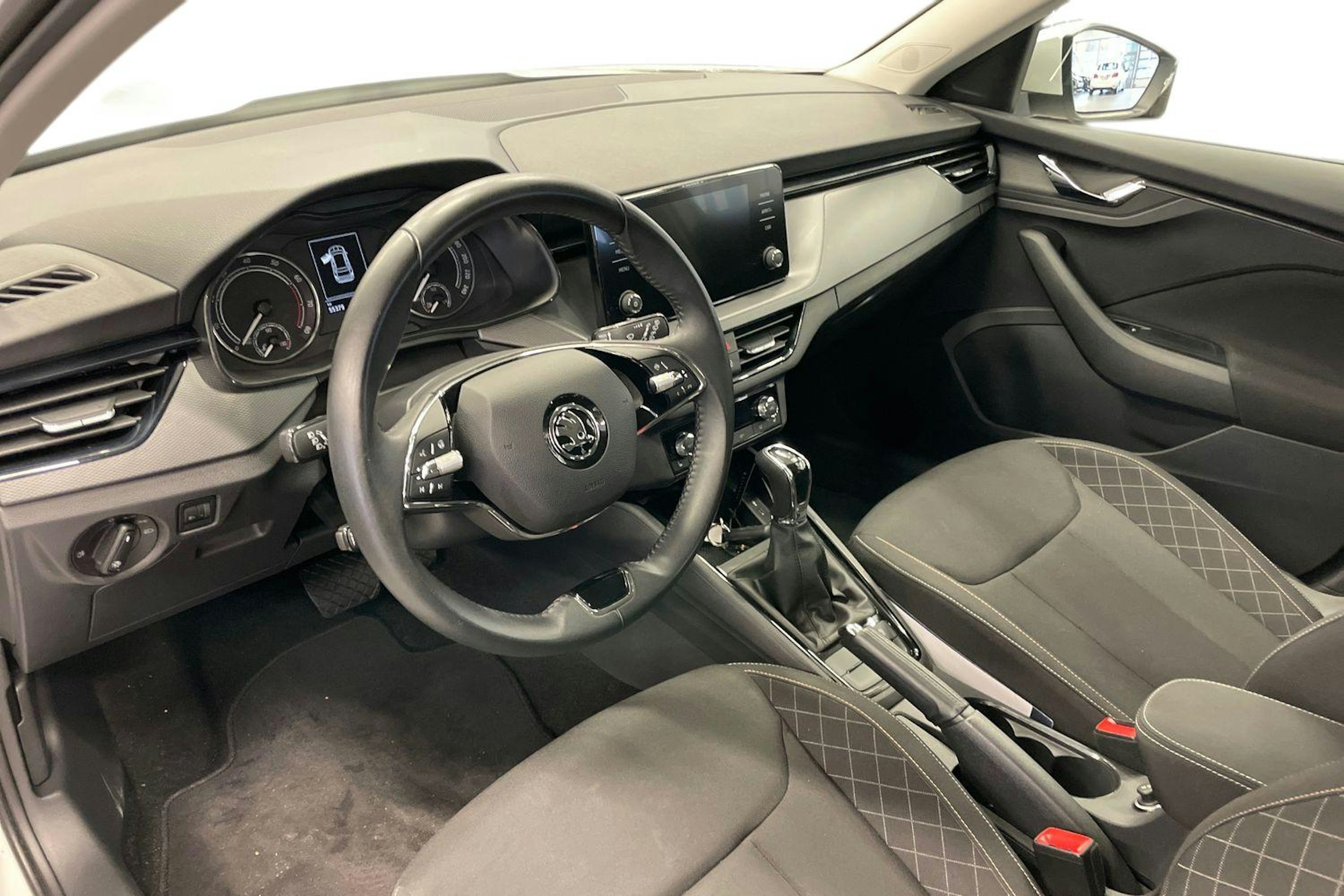 Valkoinen Skoda Kamiq 2023 kuva 7.