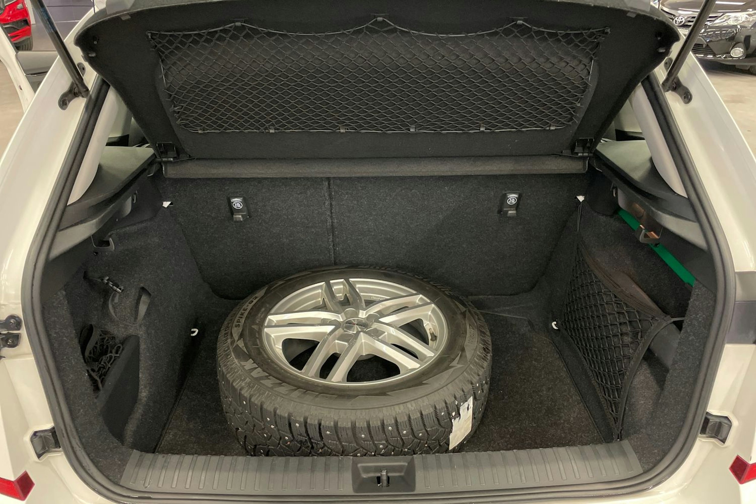 Valkoinen Skoda Kamiq 2023 kuva 19.