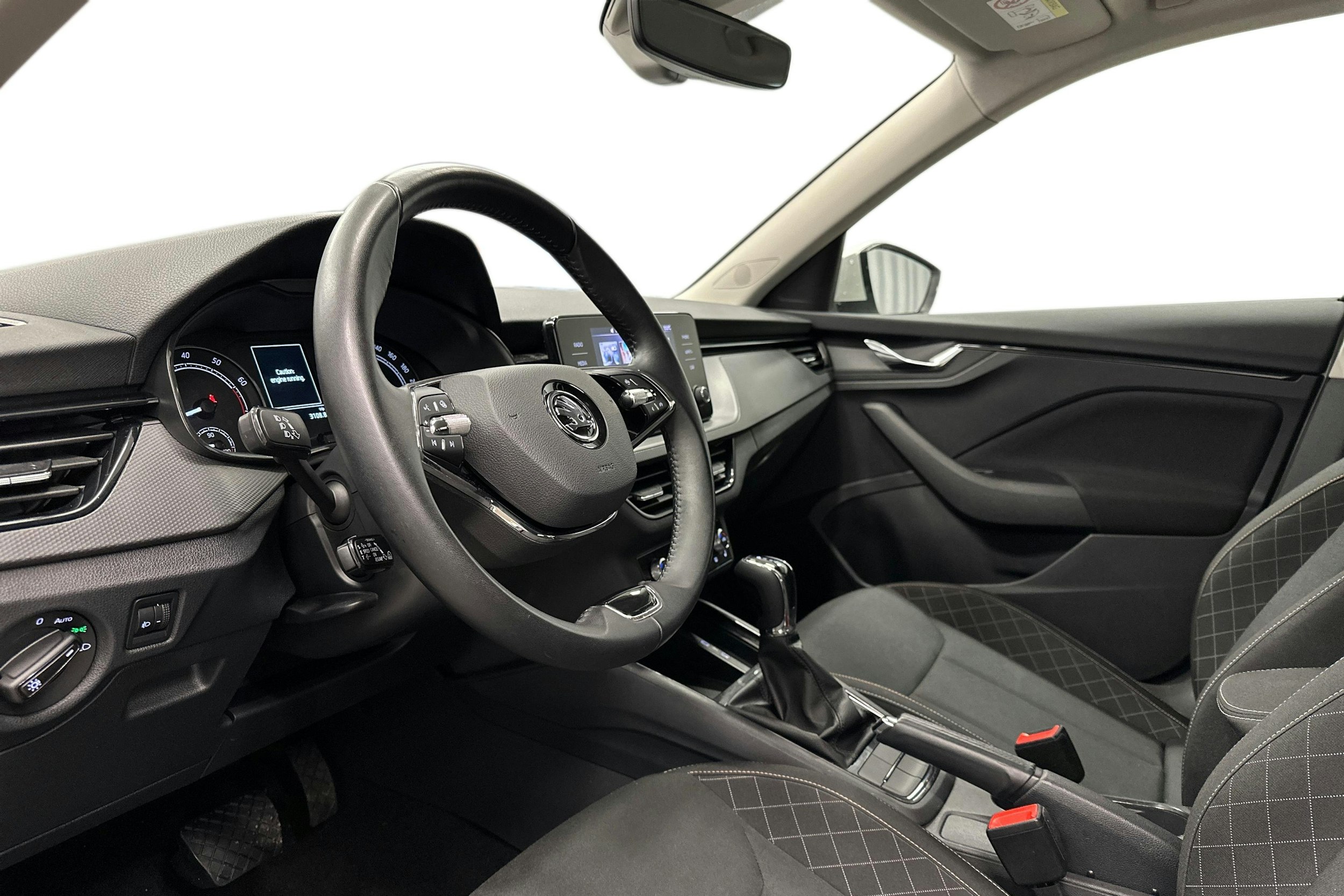 valkoinen Skoda Kamiq 2023 kuva 7.