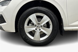 valkoinen Skoda Kamiq 2023 kuva 11.