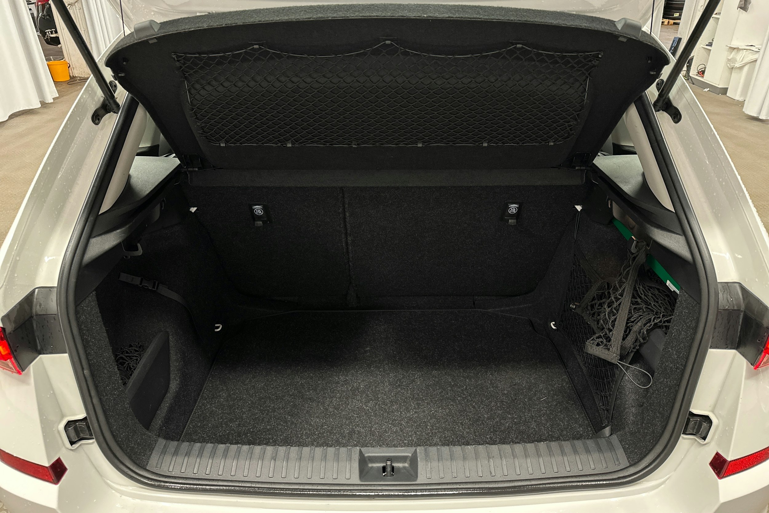 valkoinen Skoda Kamiq 2023 kuva 14.