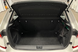 valkoinen Skoda Kamiq 2023 kuva 14.