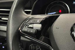 valkoinen Skoda Kamiq 2023 kuva 17.