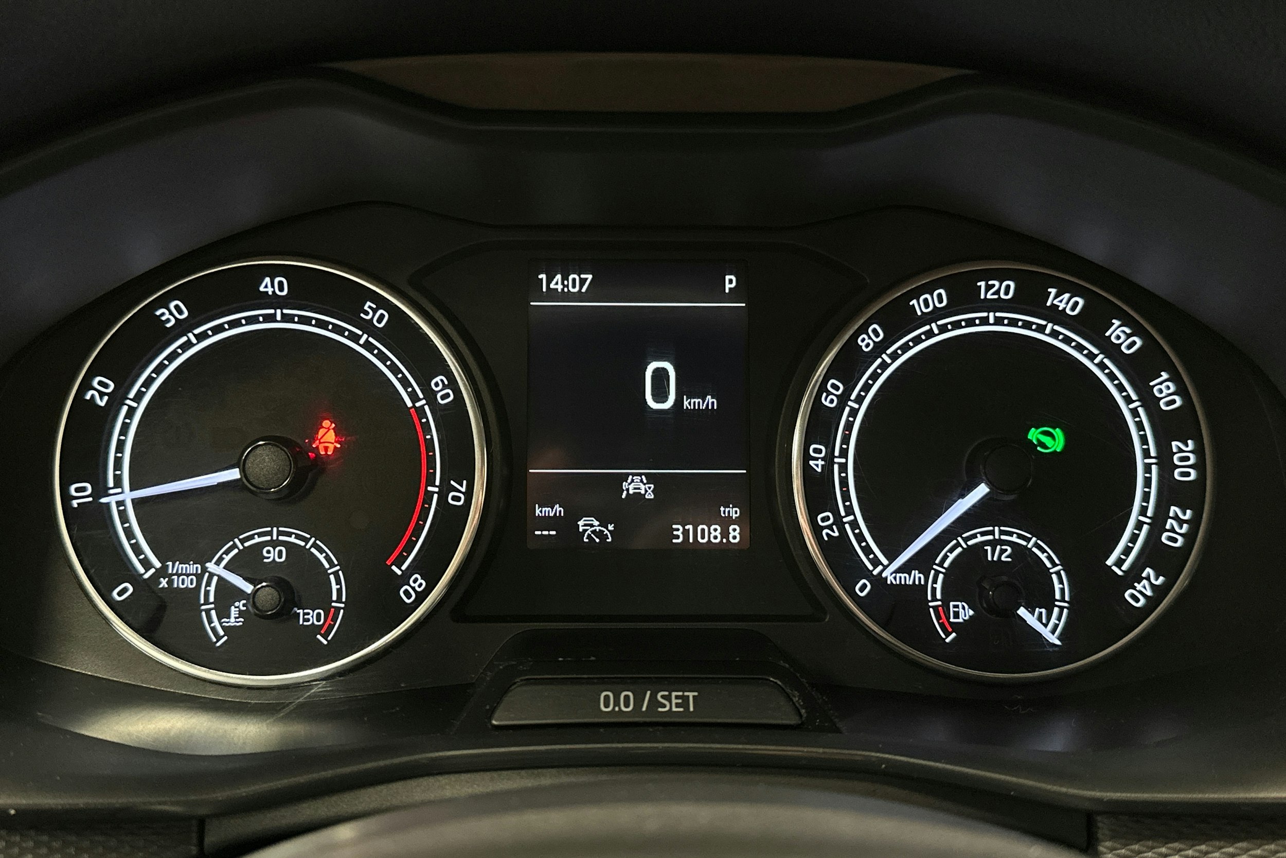 valkoinen Skoda Kamiq 2023 kuva 20.