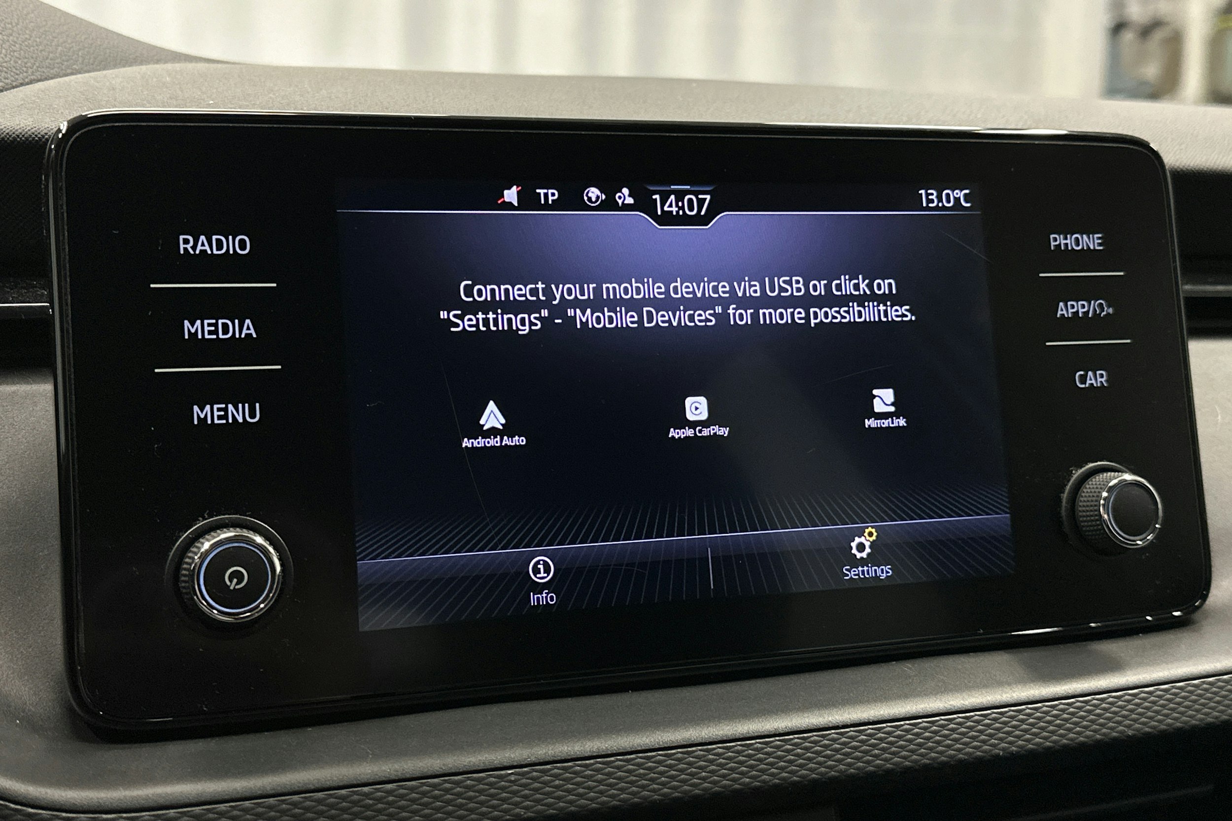 valkoinen Skoda Kamiq 2023 kuva 21.