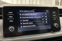 valkoinen Skoda Kamiq 2023 kuva 22.