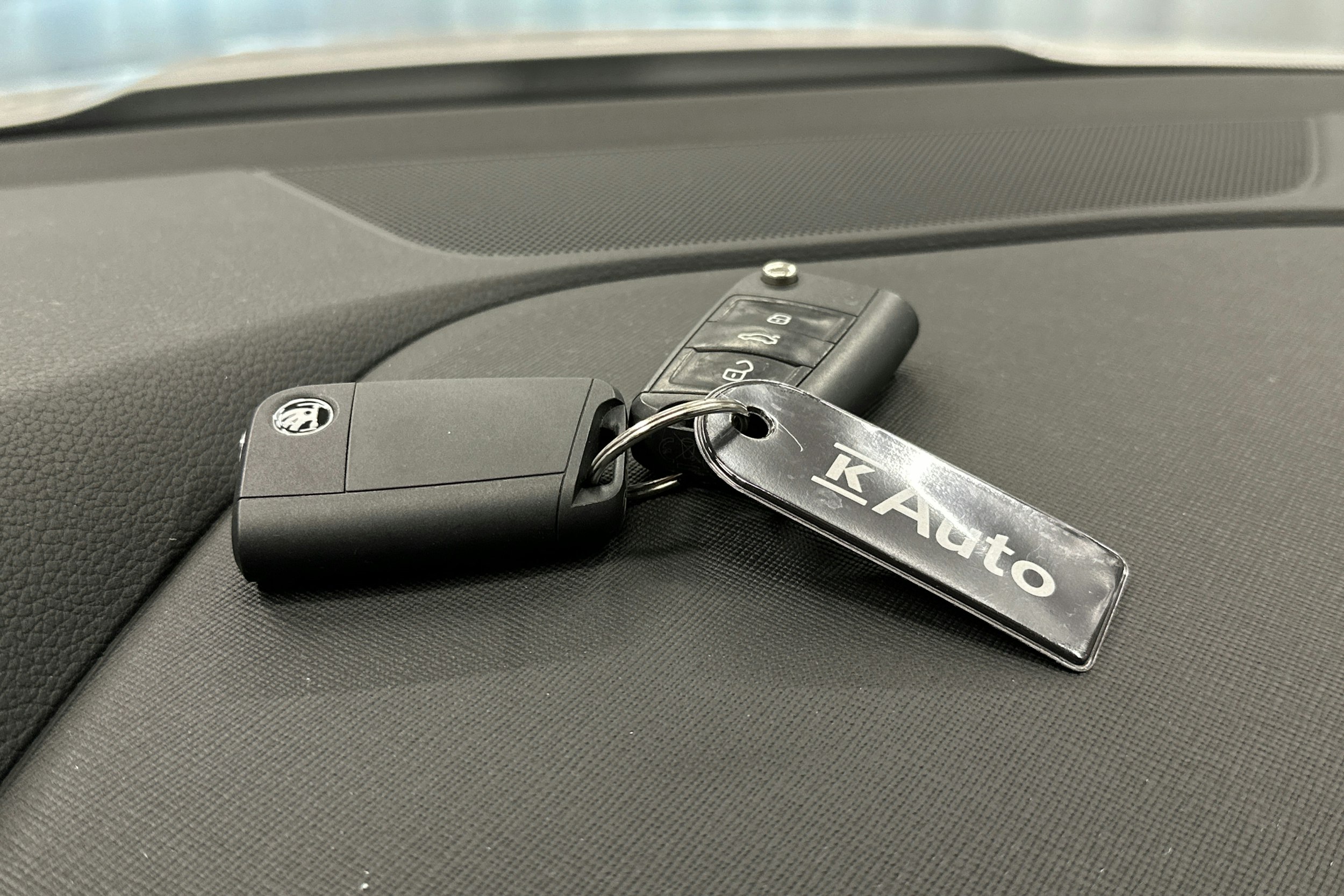 valkoinen Skoda Kamiq 2023 kuva 26.