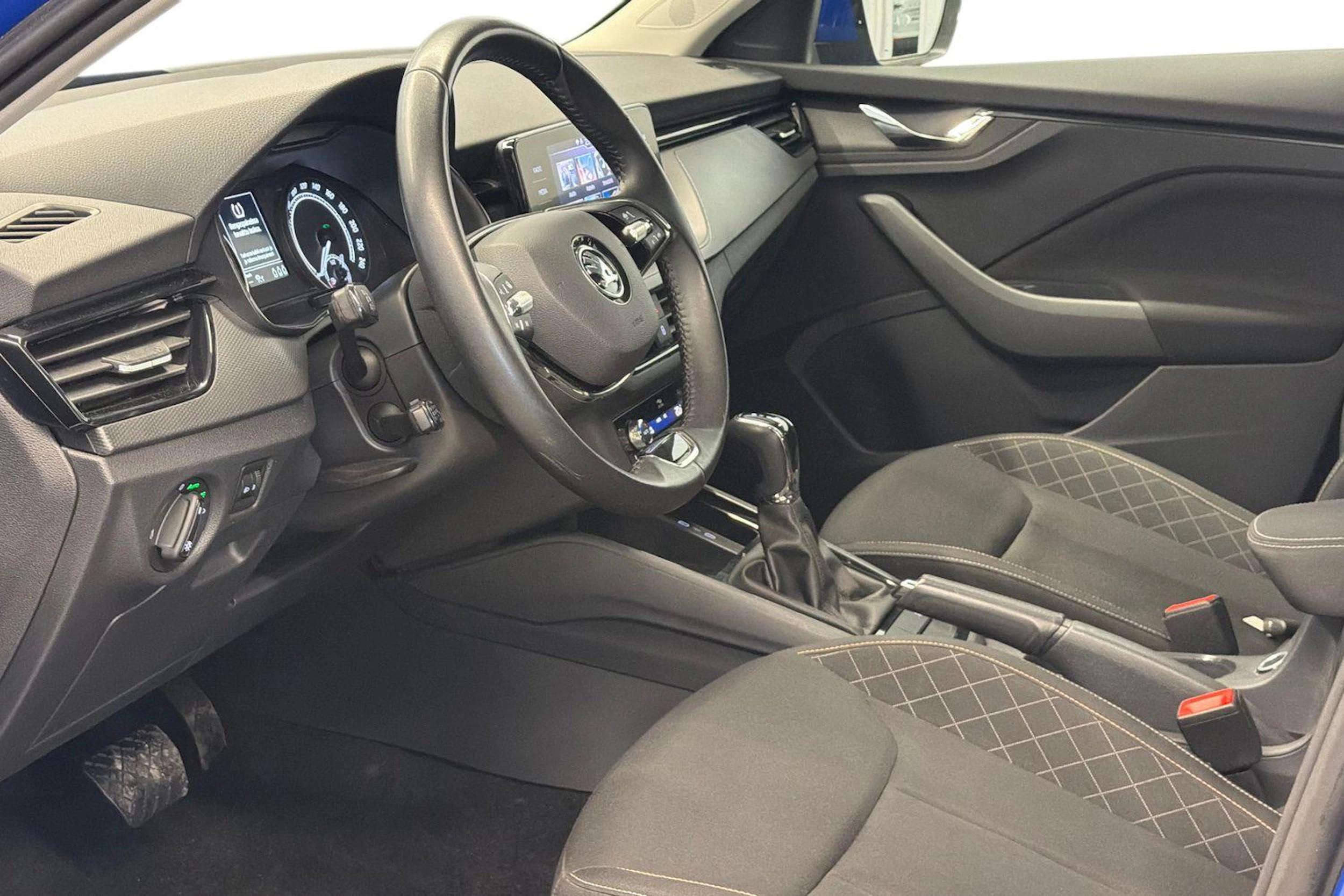 sininen Skoda Kamiq 2023 kuva 6.