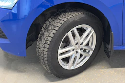 sininen Skoda Kamiq 2023 kuva 10.