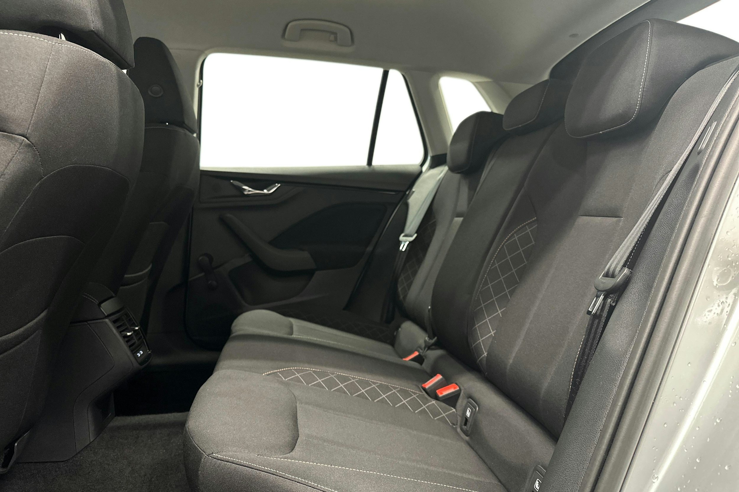 harmaa Skoda Kamiq 2023 kuva 10.