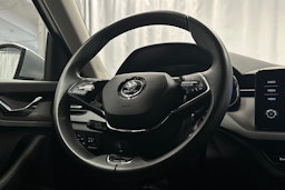 harmaa Skoda Kamiq 2023 kuva 16.