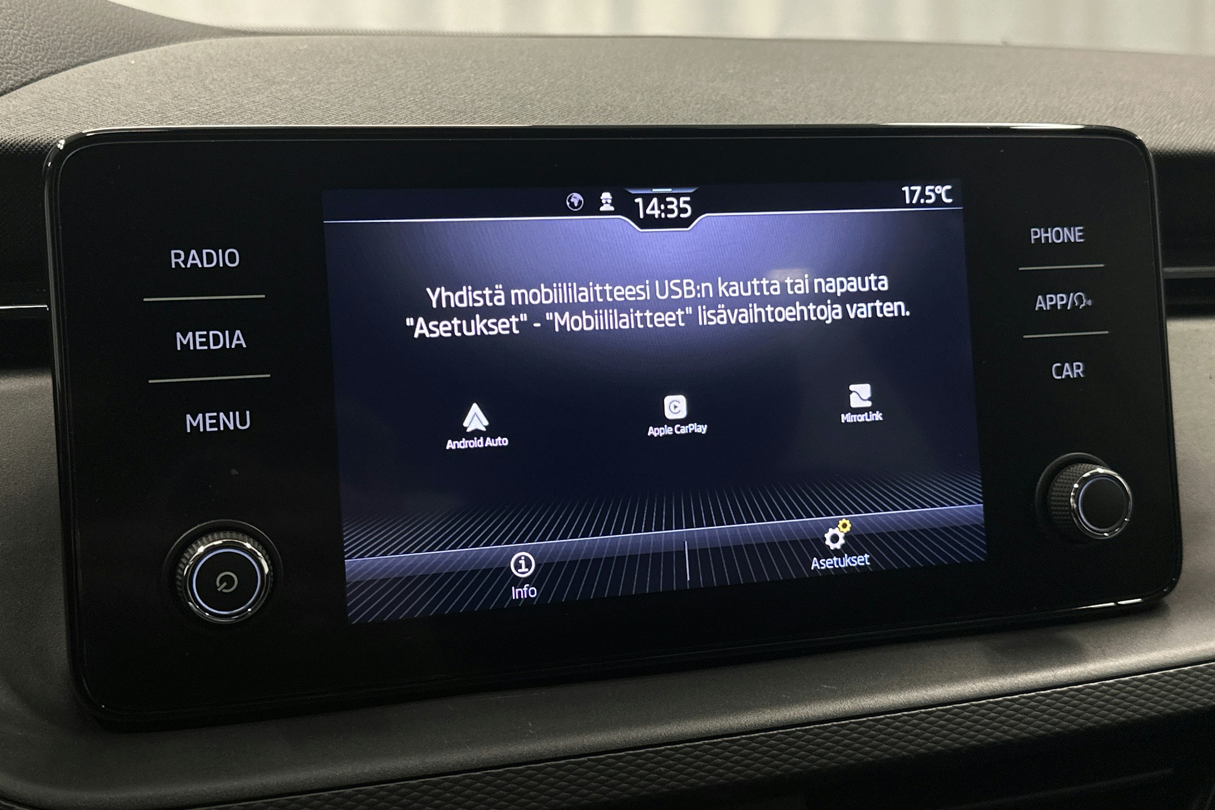 harmaa Skoda Kamiq 2023 kuva 21.