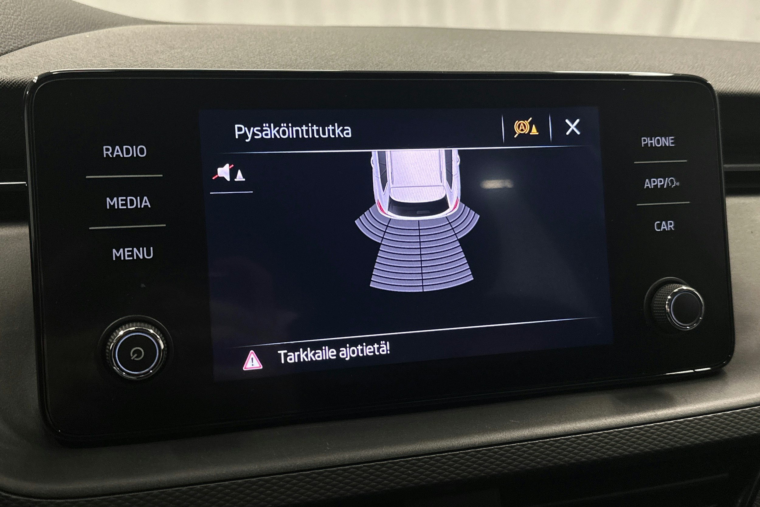 harmaa Skoda Kamiq 2023 kuva 23.
