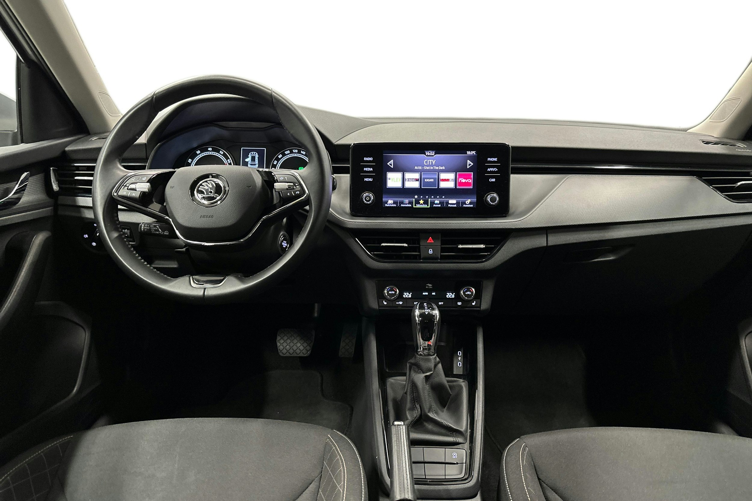 harmaa Skoda Kamiq 2023 kuva 7.
